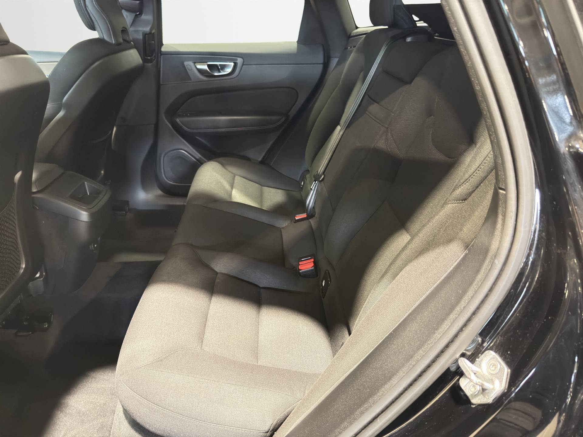 VOLVO XC60 XC60 2.0 b4 Momentum Pro awd auto usata in pronta consegna - Brandini