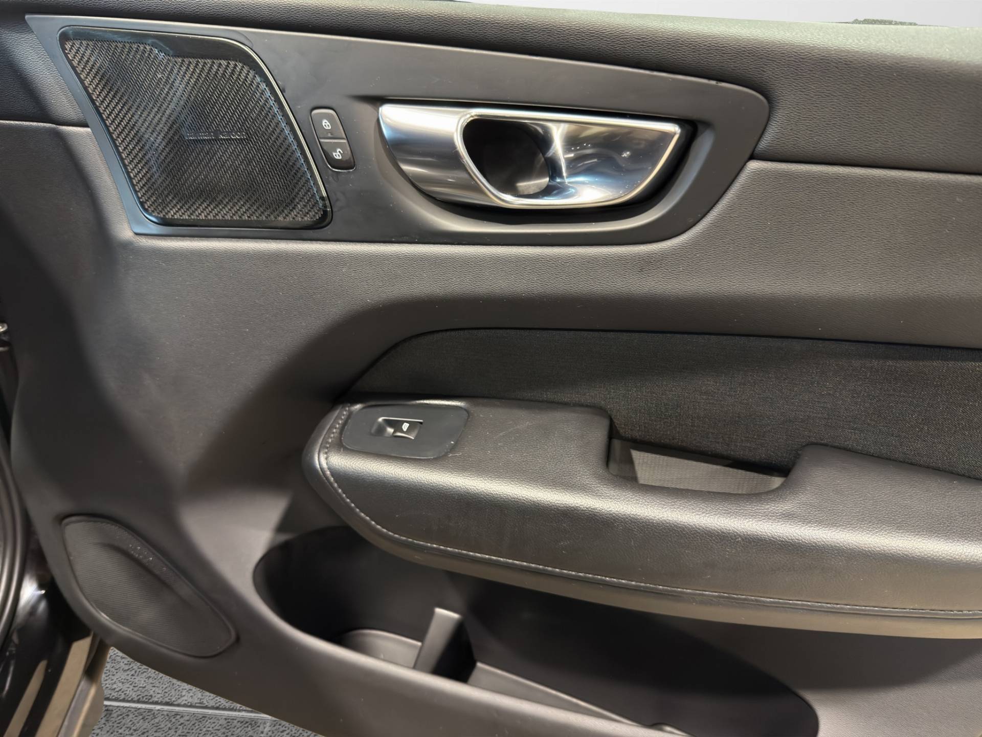 VOLVO XC60 XC60 2.0 b4 Momentum Pro awd auto usata in pronta consegna - Brandini