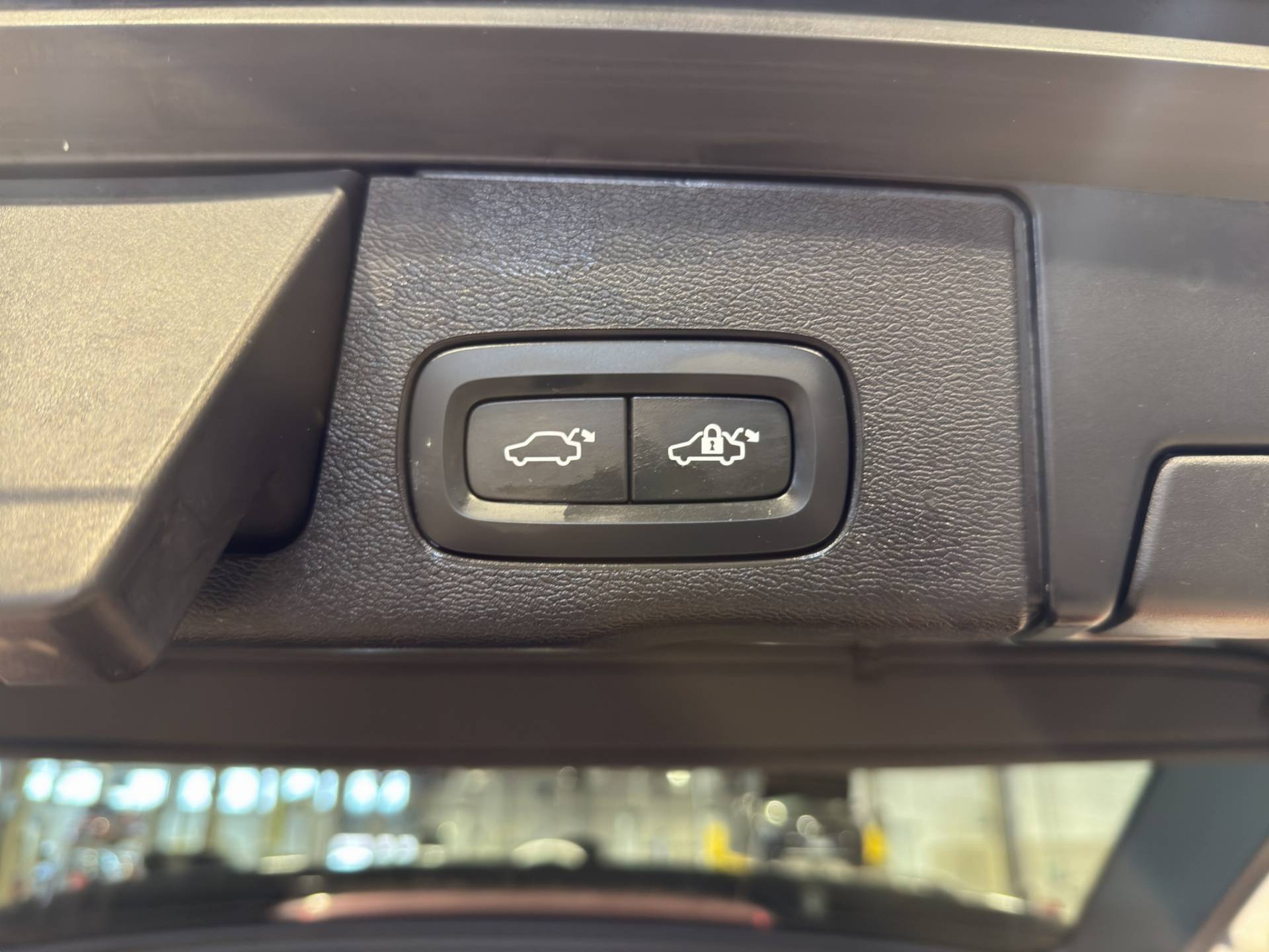 VOLVO XC60 XC60 2.0 b4 Momentum Pro awd auto usata in pronta consegna - Brandini