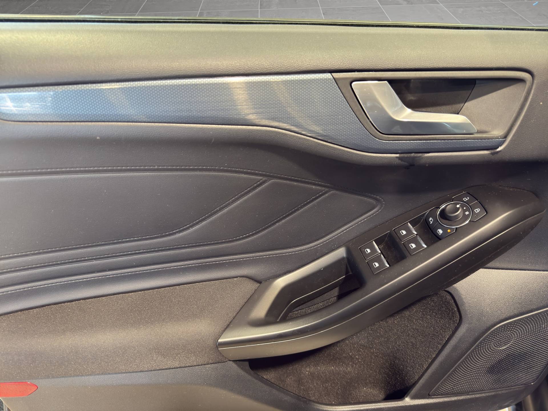 FORD Focus Focus Active 1.0 ecoboost hybrid X 155cv powershift usata in pronta consegna - Brandini