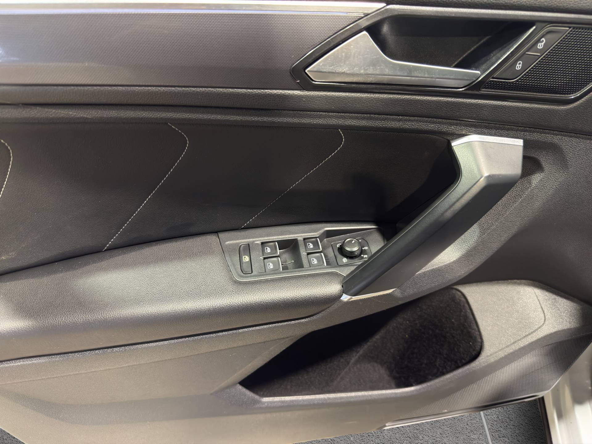 VOLKSWAGEN Tiguan Tiguan 2.0 tdi Advanced R-Line Exterior Pack 150cv dsg usata in pronta consegna - Brandini