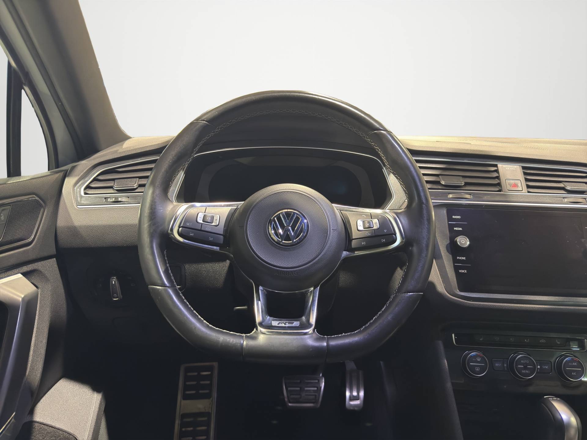 VOLKSWAGEN Tiguan Tiguan 2.0 tdi Advanced R-Line Exterior Pack 150cv dsg usata in pronta consegna - Brandini