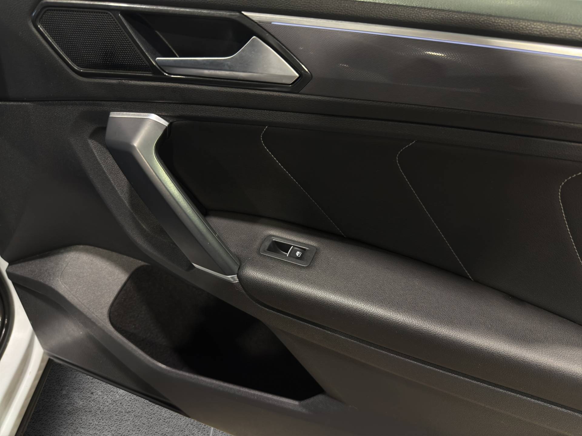 VOLKSWAGEN Tiguan Tiguan 2.0 tdi Advanced R-Line Exterior Pack 150cv dsg usata in pronta consegna - Brandini