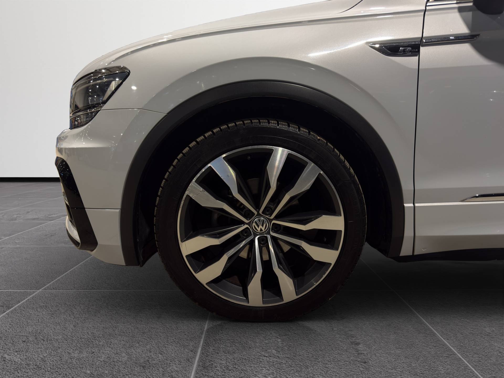 VOLKSWAGEN Tiguan Tiguan 2.0 tdi Advanced R-Line Exterior Pack 150cv dsg usata in pronta consegna - Brandini