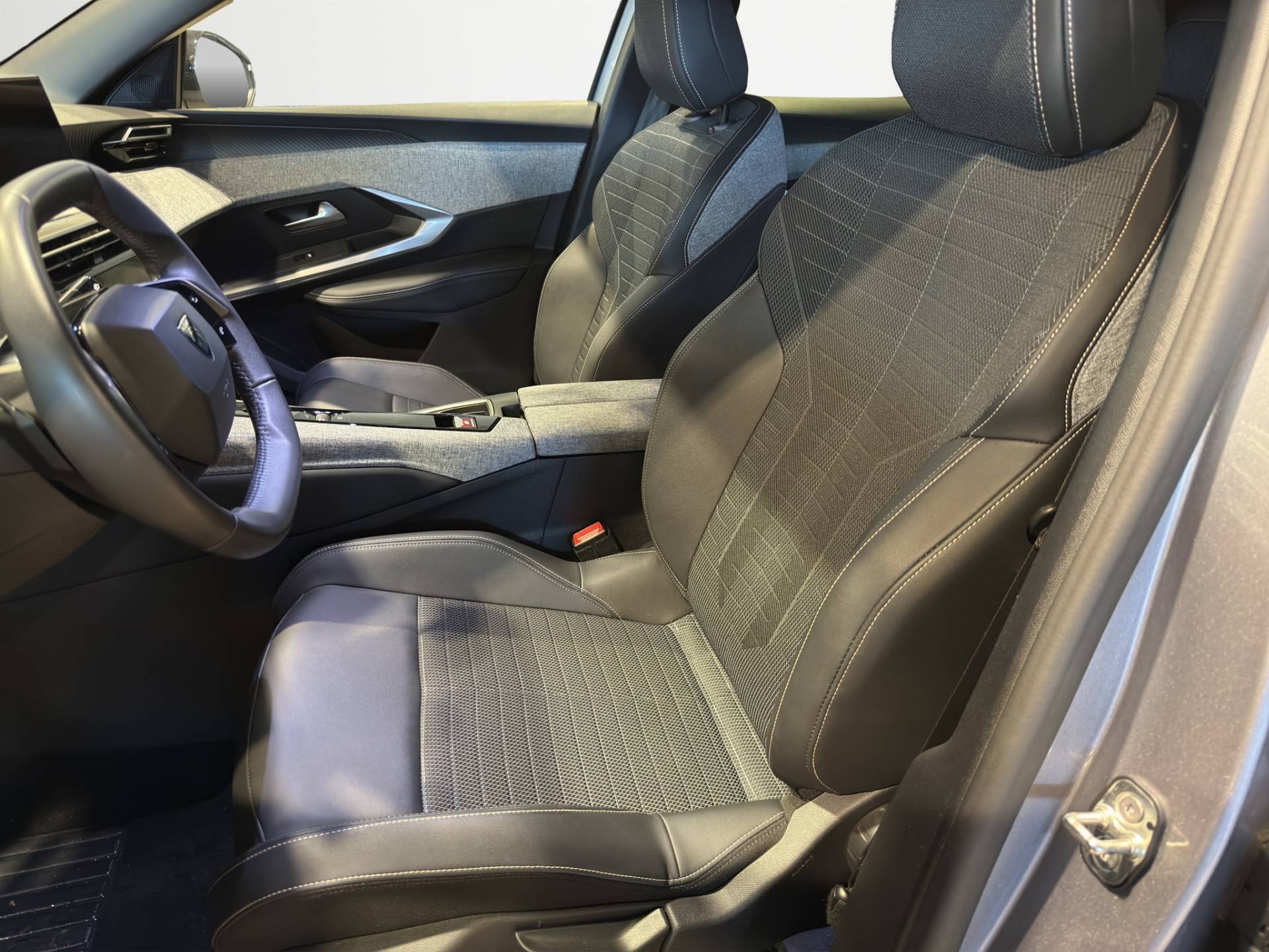 PEUGEOT 3008 3008 1.2 hybrid Allure 136cv e-dcs6 usata in pronta consegna - Brandini