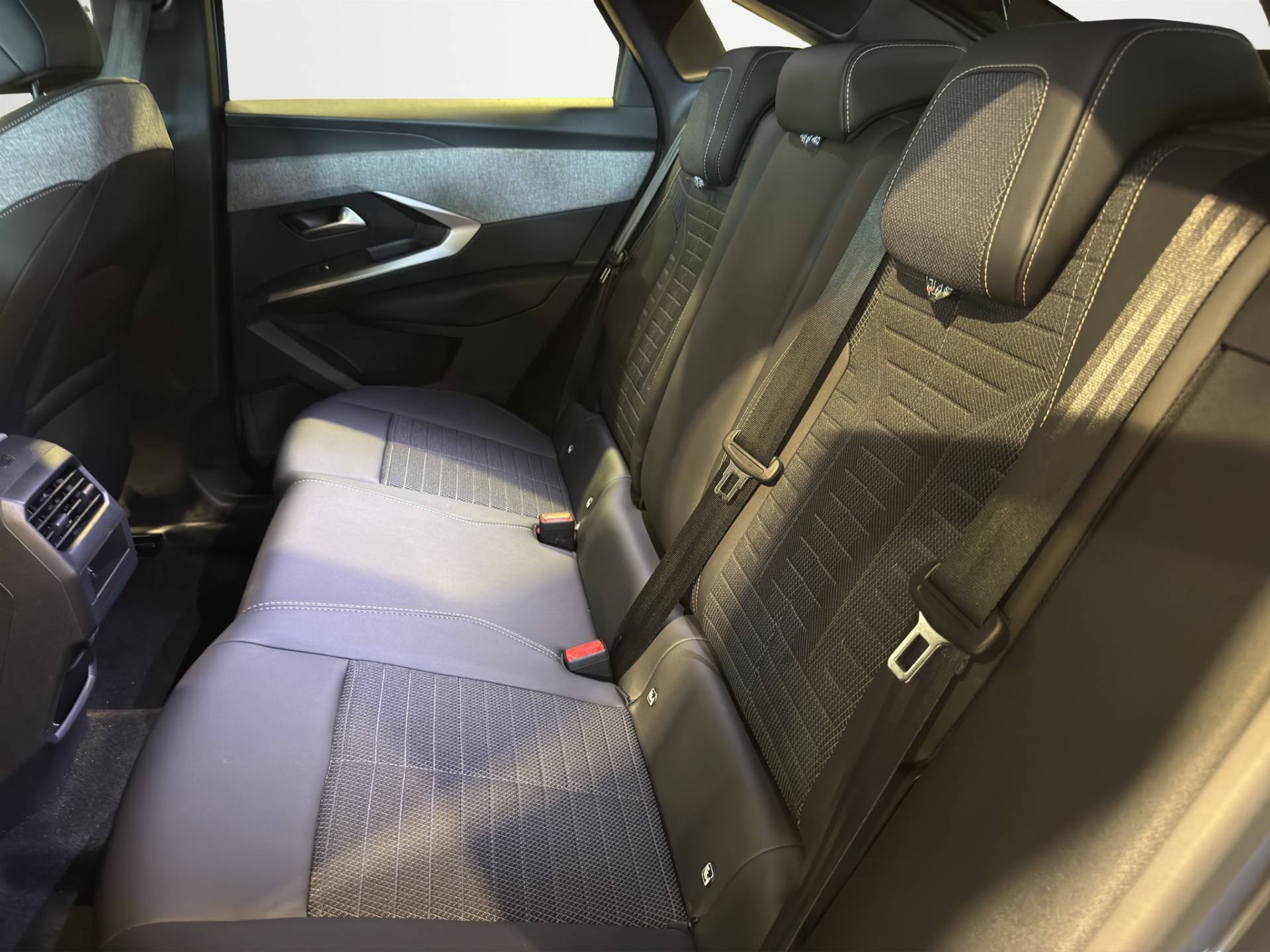 PEUGEOT 3008 3008 1.2 hybrid Allure 136cv e-dcs6 usata in pronta consegna - Brandini