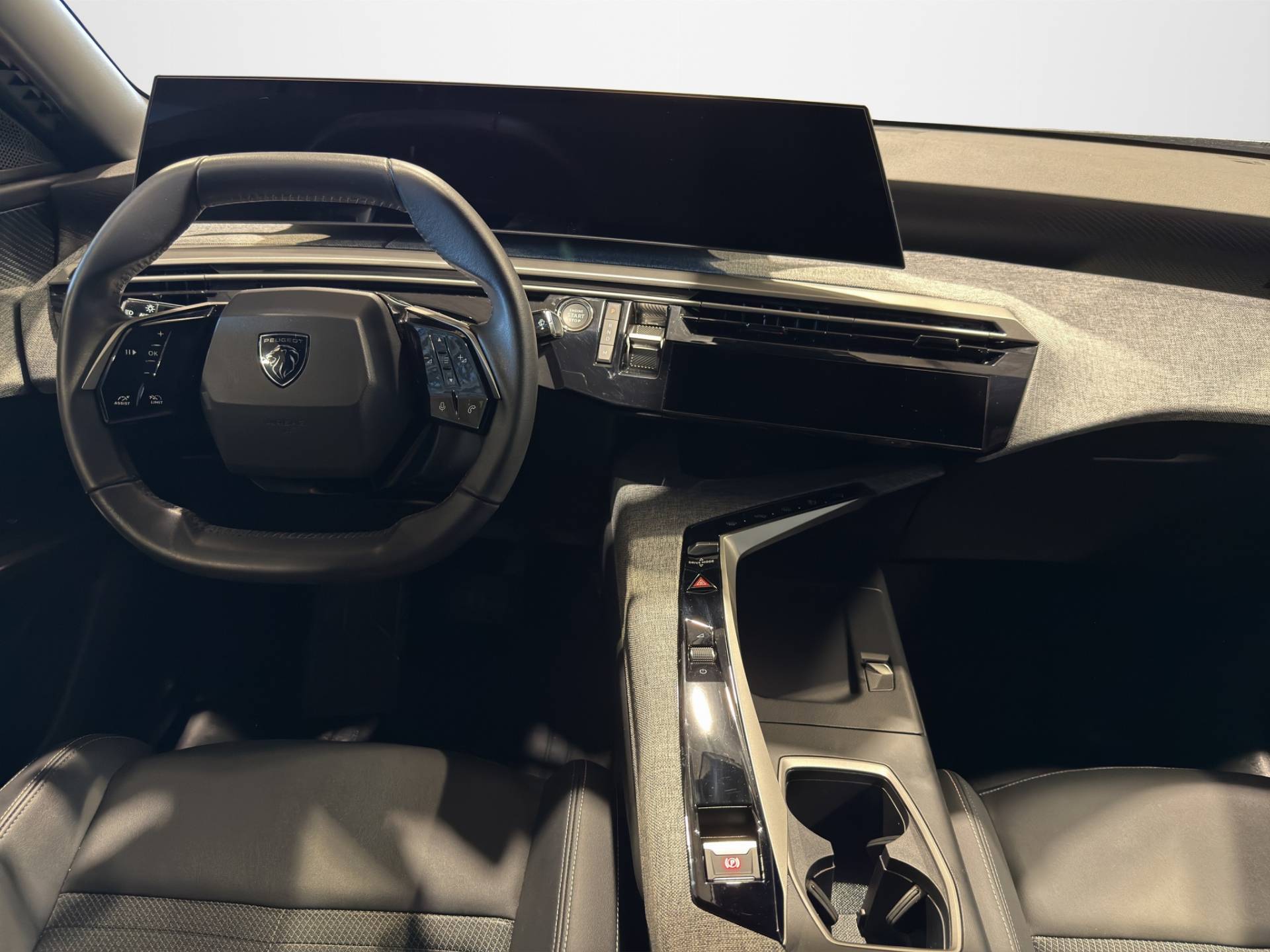 PEUGEOT 3008 3008 1.2 hybrid Allure 136cv e-dcs6 usata in pronta consegna - Brandini