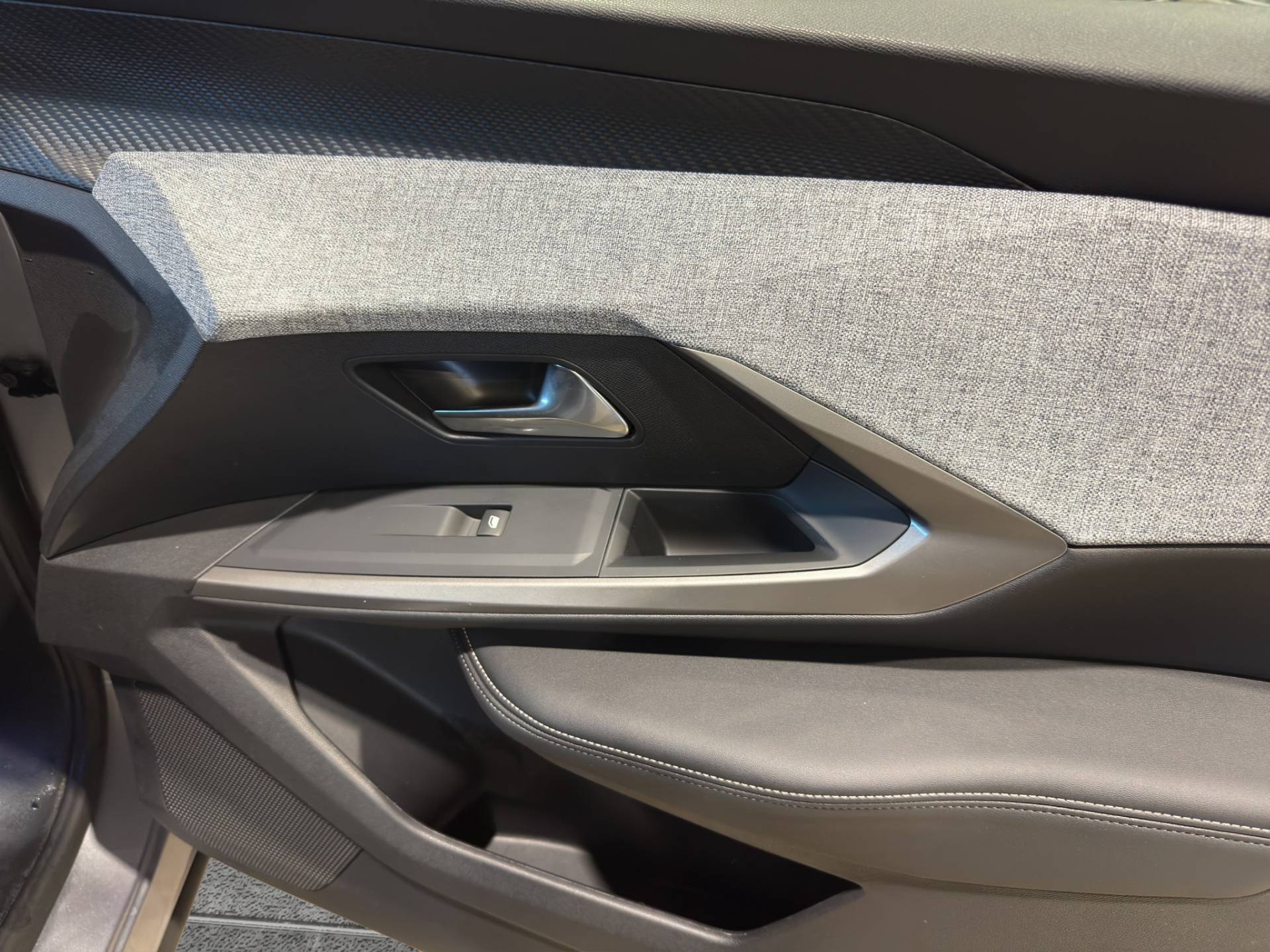 PEUGEOT 3008 3008 1.2 hybrid Allure 136cv e-dcs6 usata in pronta consegna - Brandini