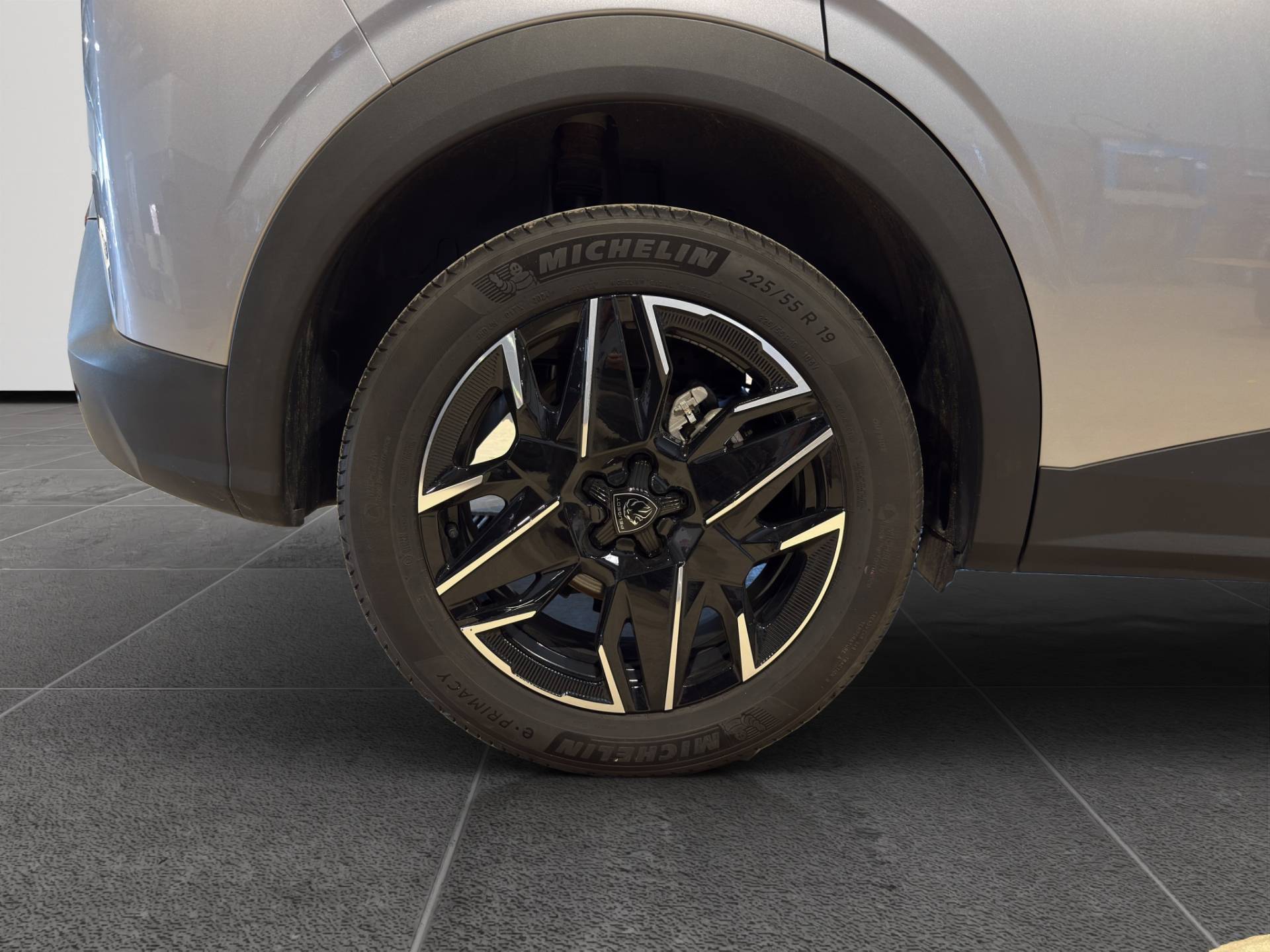 PEUGEOT 3008 3008 1.2 hybrid Allure 136cv e-dcs6 usata in pronta consegna - Brandini