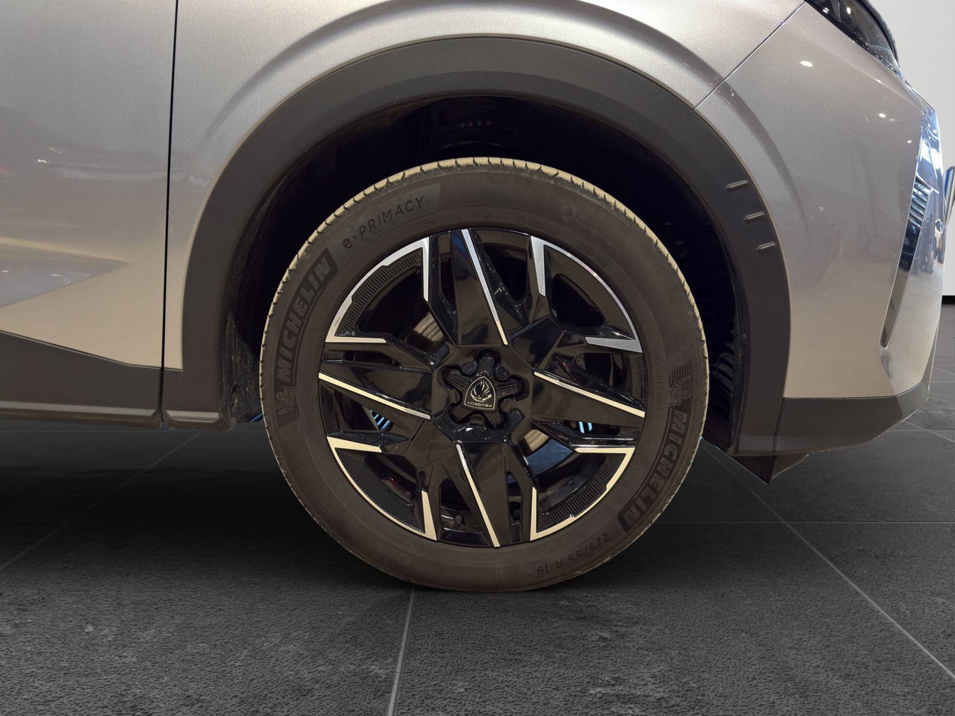PEUGEOT 3008 3008 1.2 hybrid Allure 136cv e-dcs6 usata in pronta consegna - Brandini