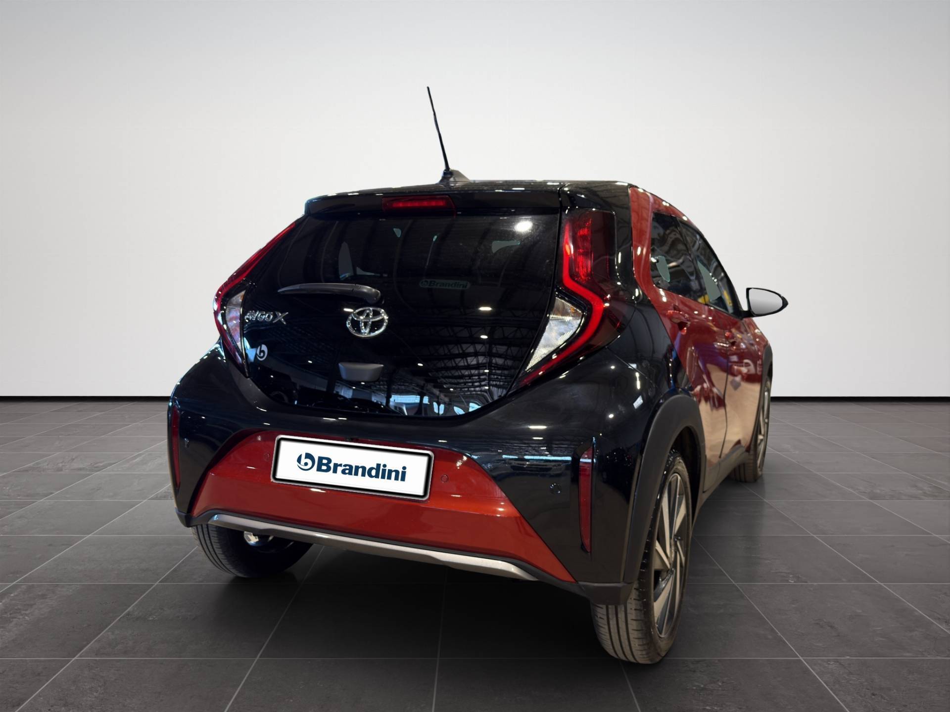 Auto Venduta - TOYOTA Aygo Aygo X 1.0 Lounge 72cv s-cvt usata in pronta consegna - Brandini