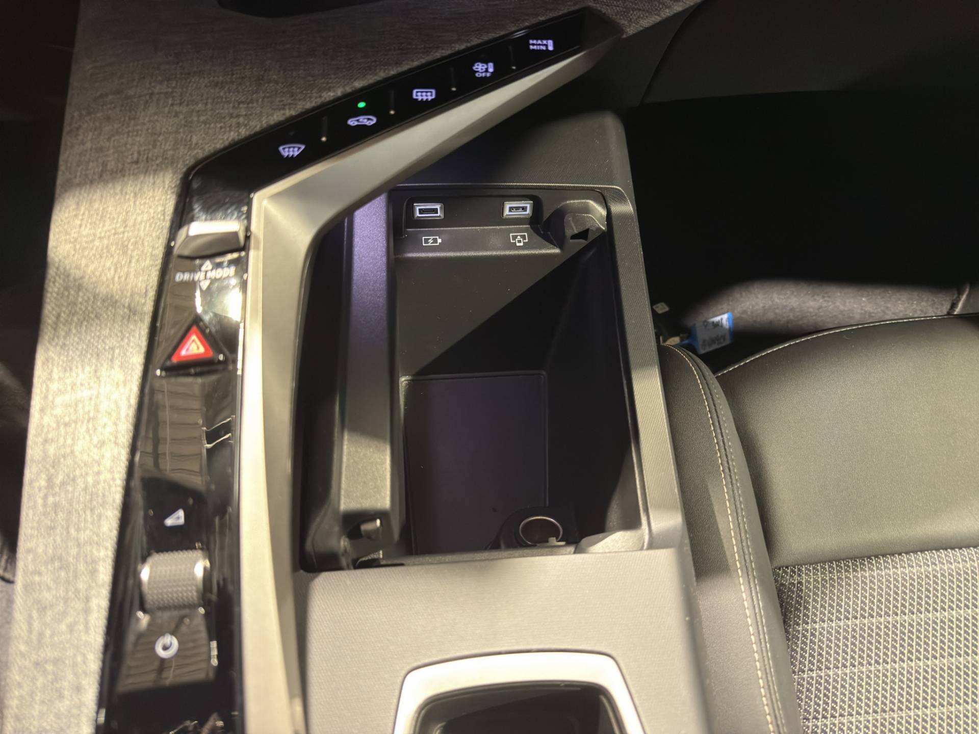 Auto Venduta - PEUGEOT 3008 3008 73 kWh Allure usata in pronta consegna - Brandini