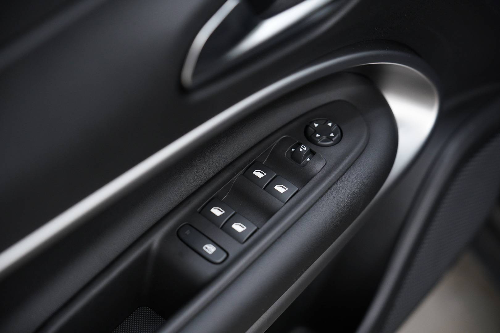 Auto Venduta - JEEP Avenger Avenger 1.2 turbo Summit fwd 100cv usata in pronta consegna - Brandini