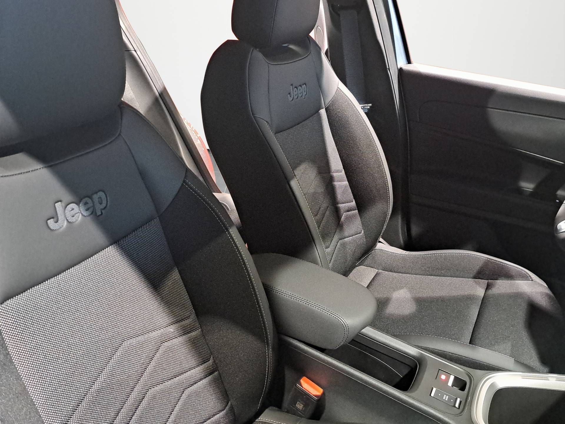 Auto Venduta - JEEP Avenger Avenger 1.2 turbo e-hybrid Altitude fwd 100cv edct6 usata in pronta consegna - Brandini