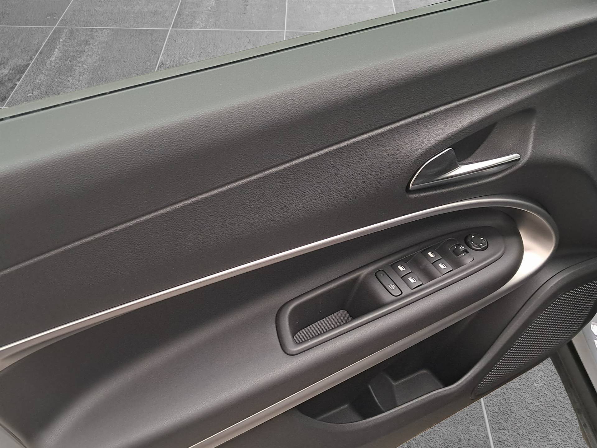 JEEP Avenger Avenger 1.2 turbo e-hybrid Summit fwd 100cv edct6 usata in pronta consegna - Brandini