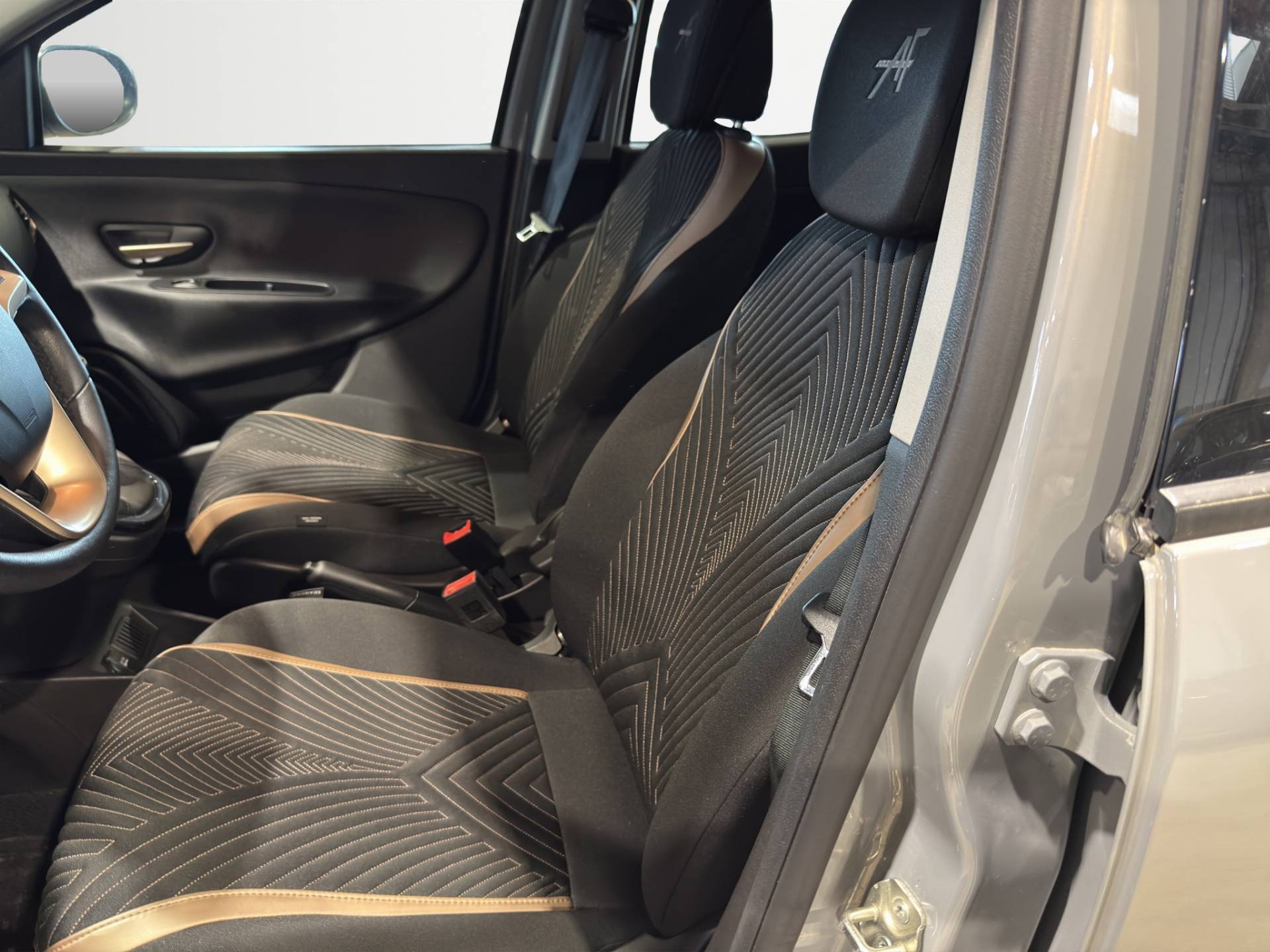 Auto Venduta - LANCIA Ypsilon Ypsilon 1.0 firefly hybrid Alberta Ferretti s&s 70cv usata in pronta consegna - Brandini