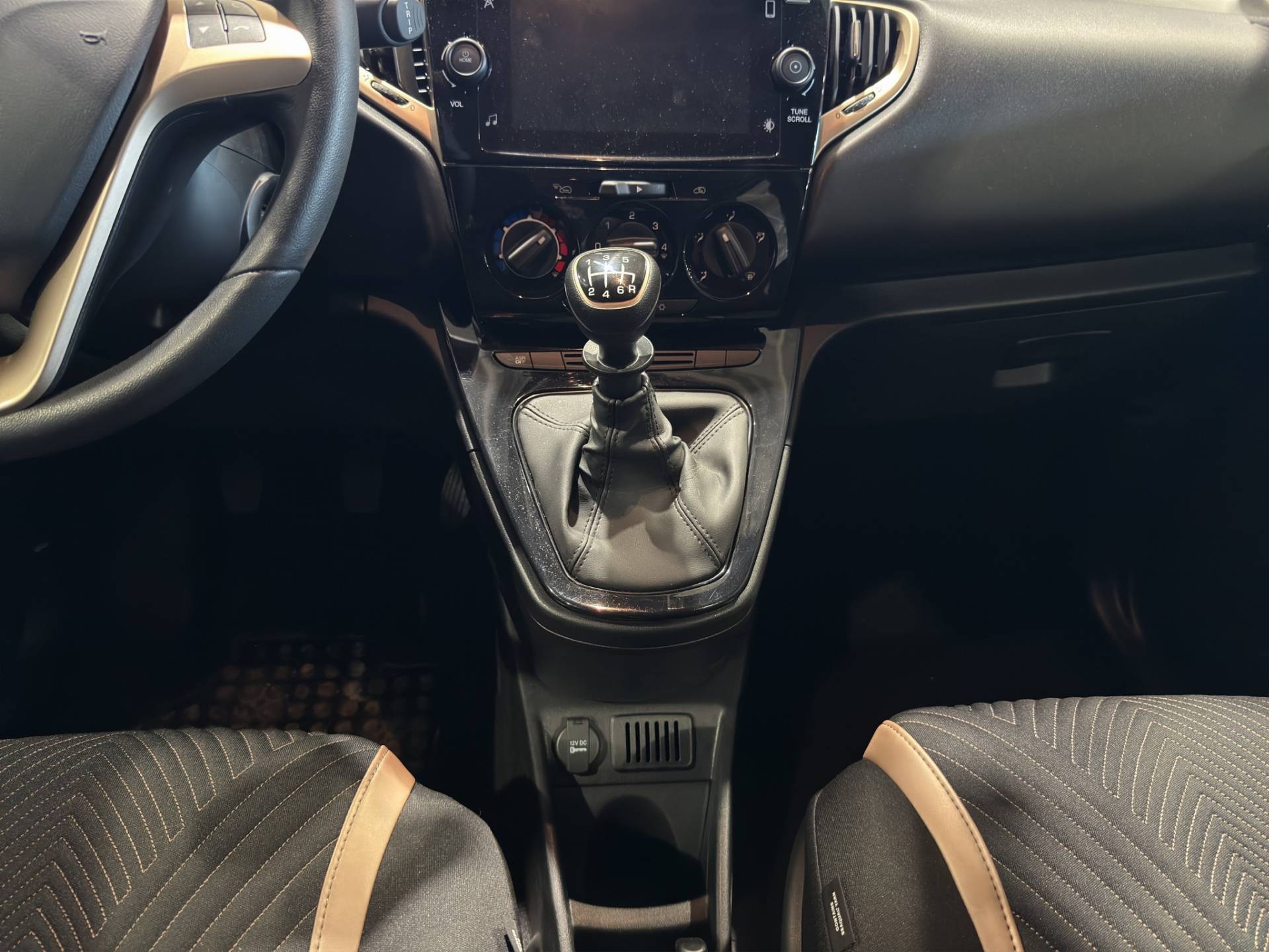 Auto Venduta - LANCIA Ypsilon Ypsilon 1.0 firefly hybrid Alberta Ferretti s&s 70cv usata in pronta consegna - Brandini