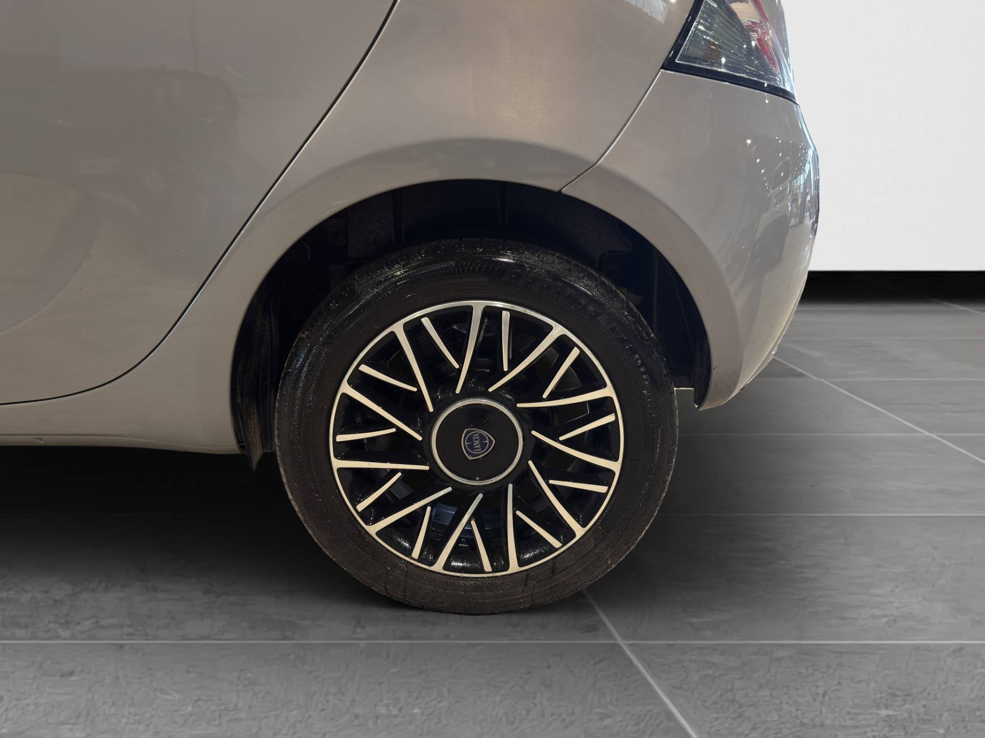 Auto Venduta - LANCIA Ypsilon Ypsilon 1.0 firefly hybrid Alberta Ferretti s&s 70cv usata in pronta consegna - Brandini