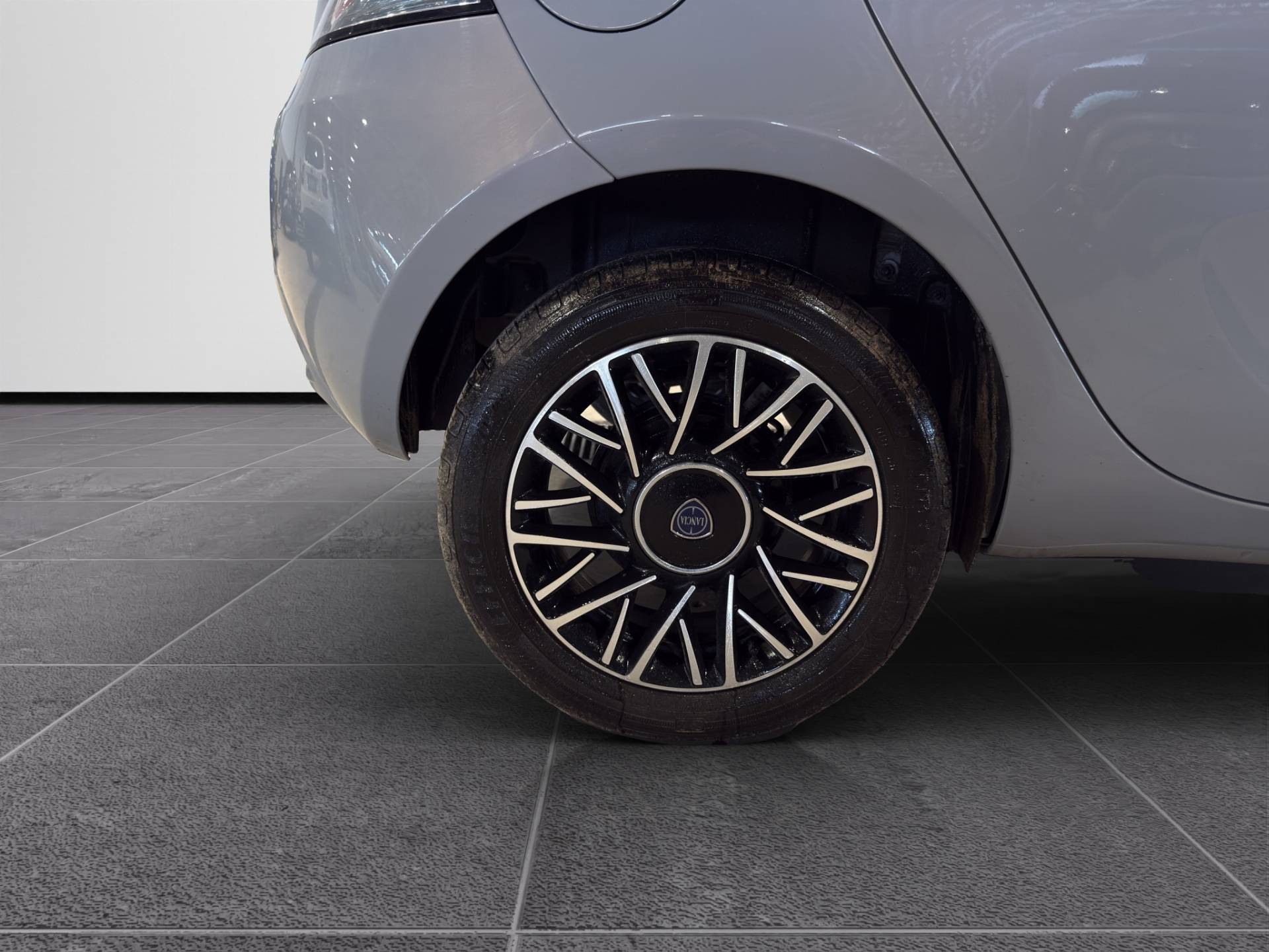 Auto Venduta - LANCIA Ypsilon Ypsilon 1.0 firefly hybrid Alberta Ferretti s&s 70cv usata in pronta consegna - Brandini