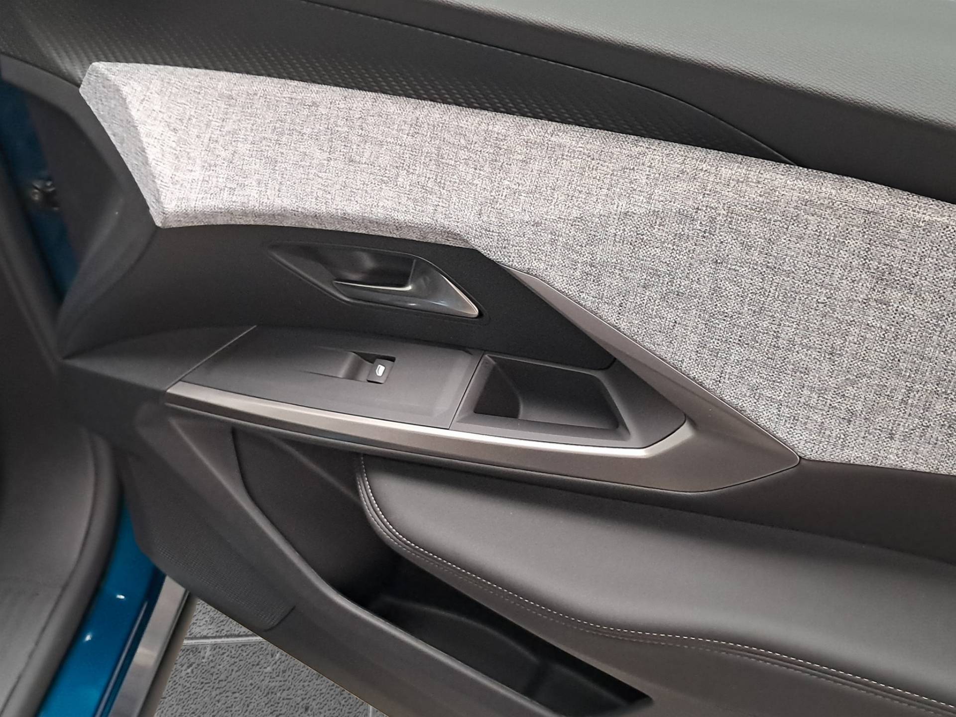 Auto Venduta - PEUGEOT 3008 3008 1.2 hybrid Allure 136cv e-dcs6 usata in pronta consegna - Brandini