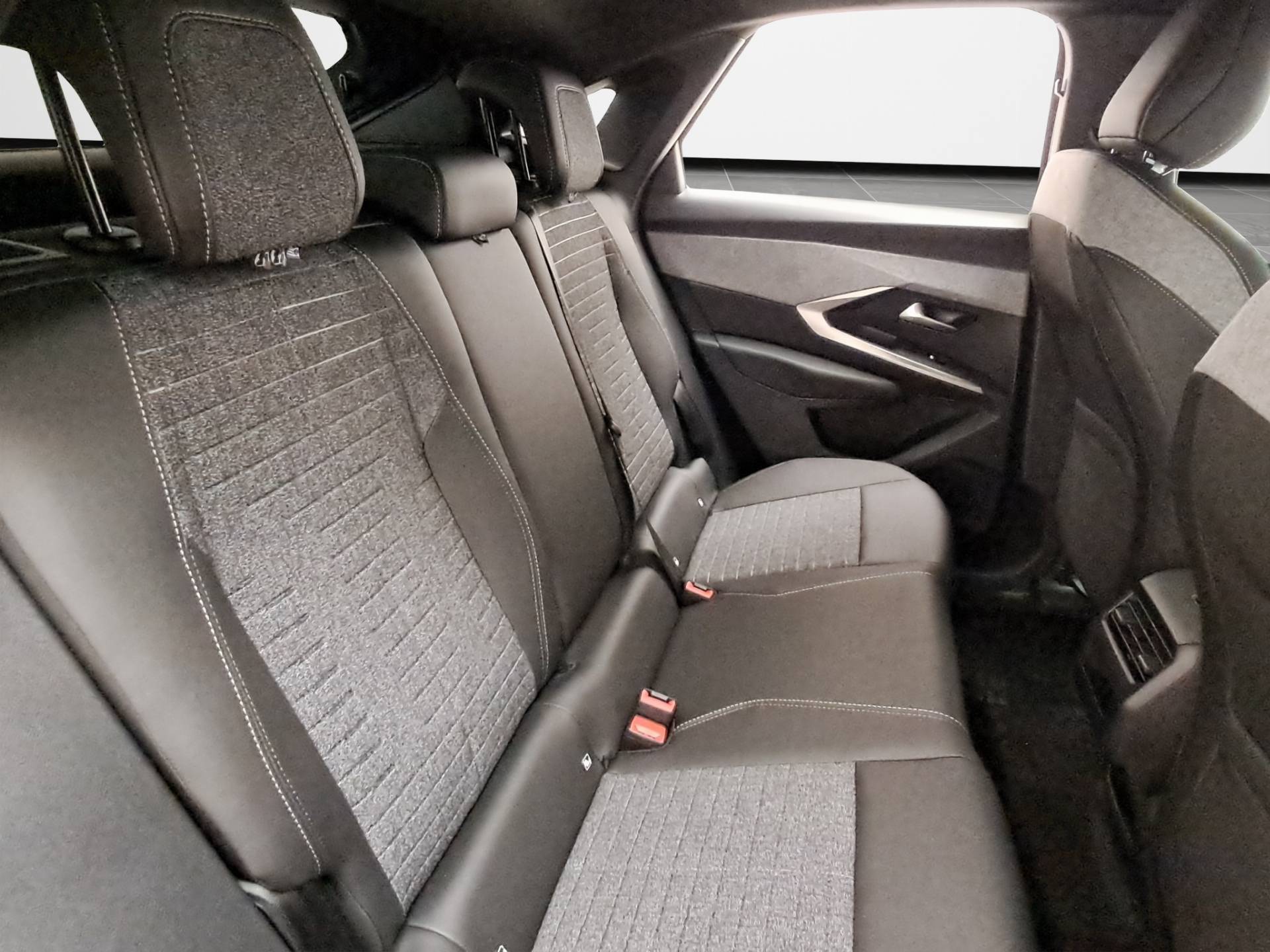 Auto Venduta - PEUGEOT 3008 3008 1.2 hybrid Allure 136cv e-dcs6 usata in pronta consegna - Brandini