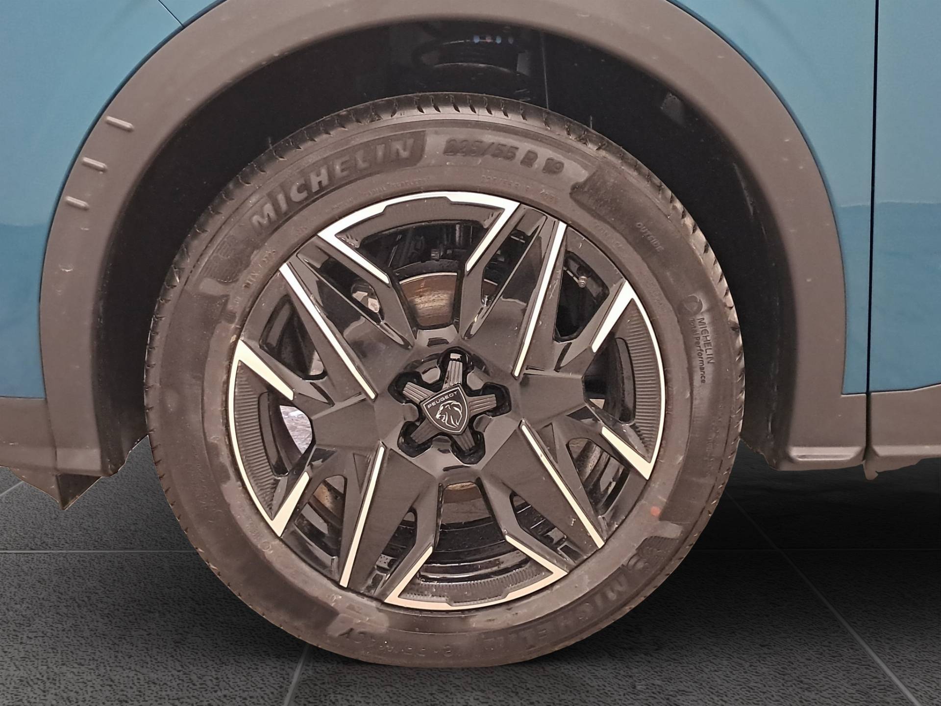 Auto Venduta - PEUGEOT 3008 3008 1.2 hybrid Allure 136cv e-dcs6 usata in pronta consegna - Brandini