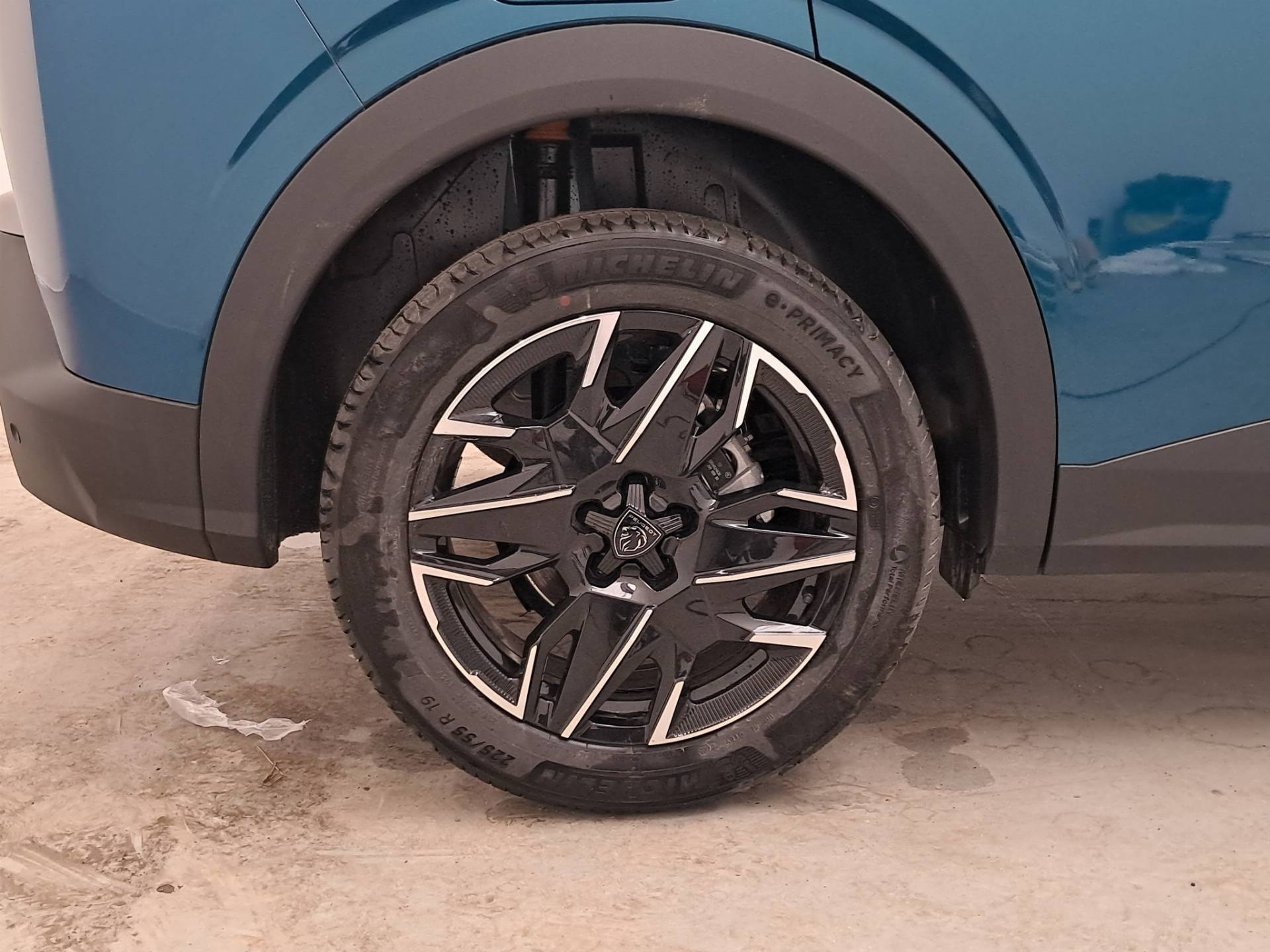 Auto Venduta - PEUGEOT 3008 3008 1.2 hybrid Allure 136cv e-dcs6 usata in pronta consegna - Brandini