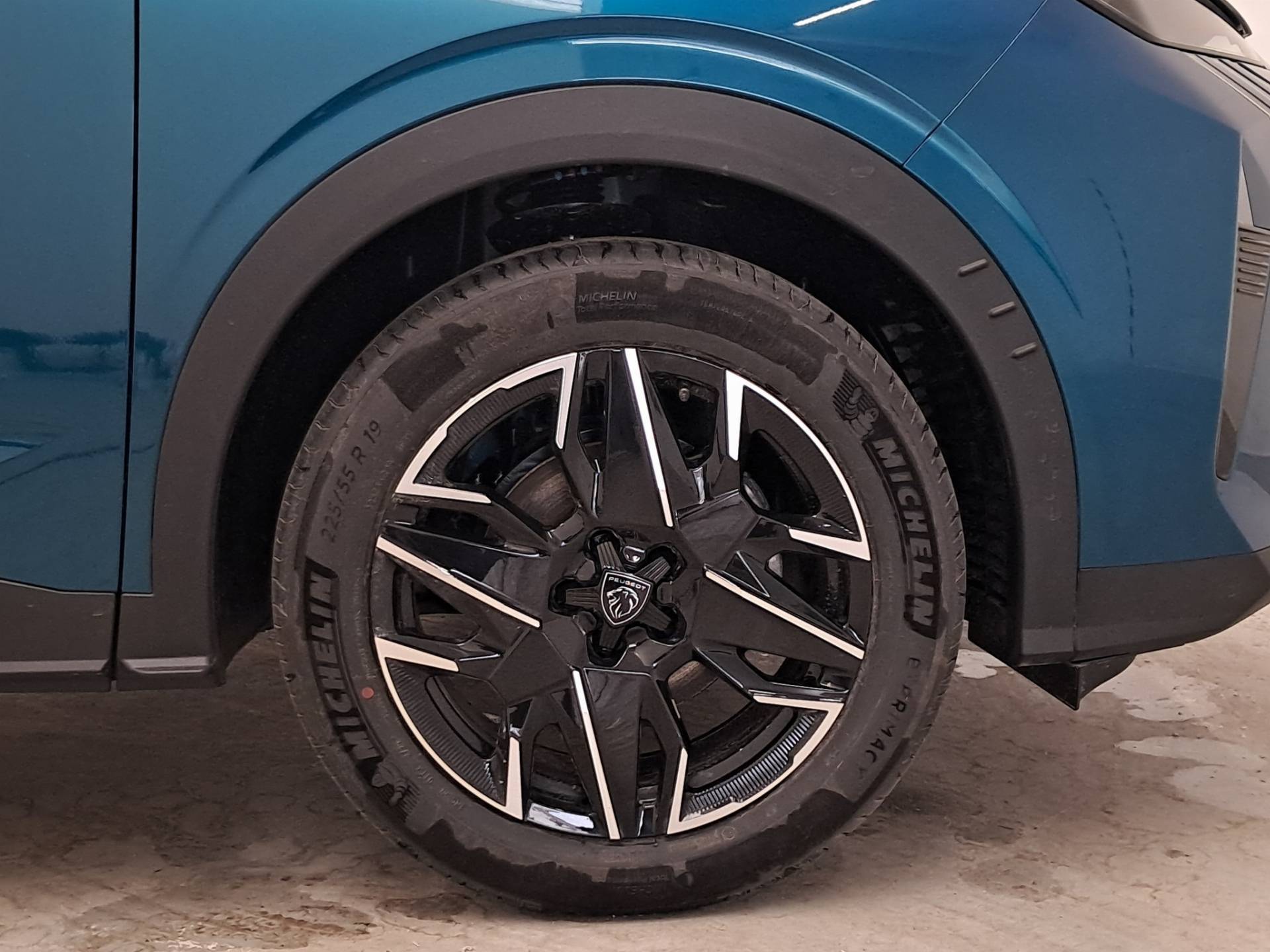 Auto Venduta - PEUGEOT 3008 3008 1.2 hybrid Allure 136cv e-dcs6 usata in pronta consegna - Brandini