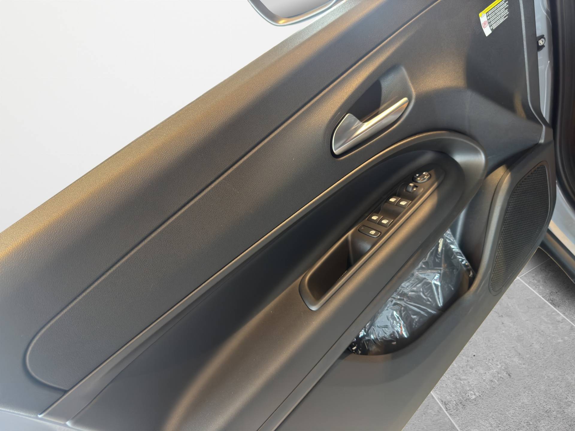 Auto Venduta - JEEP Avenger Avenger 1.2 turbo e-hybrid Altitude fwd 100cv edct6 usata in pronta consegna - Brandini