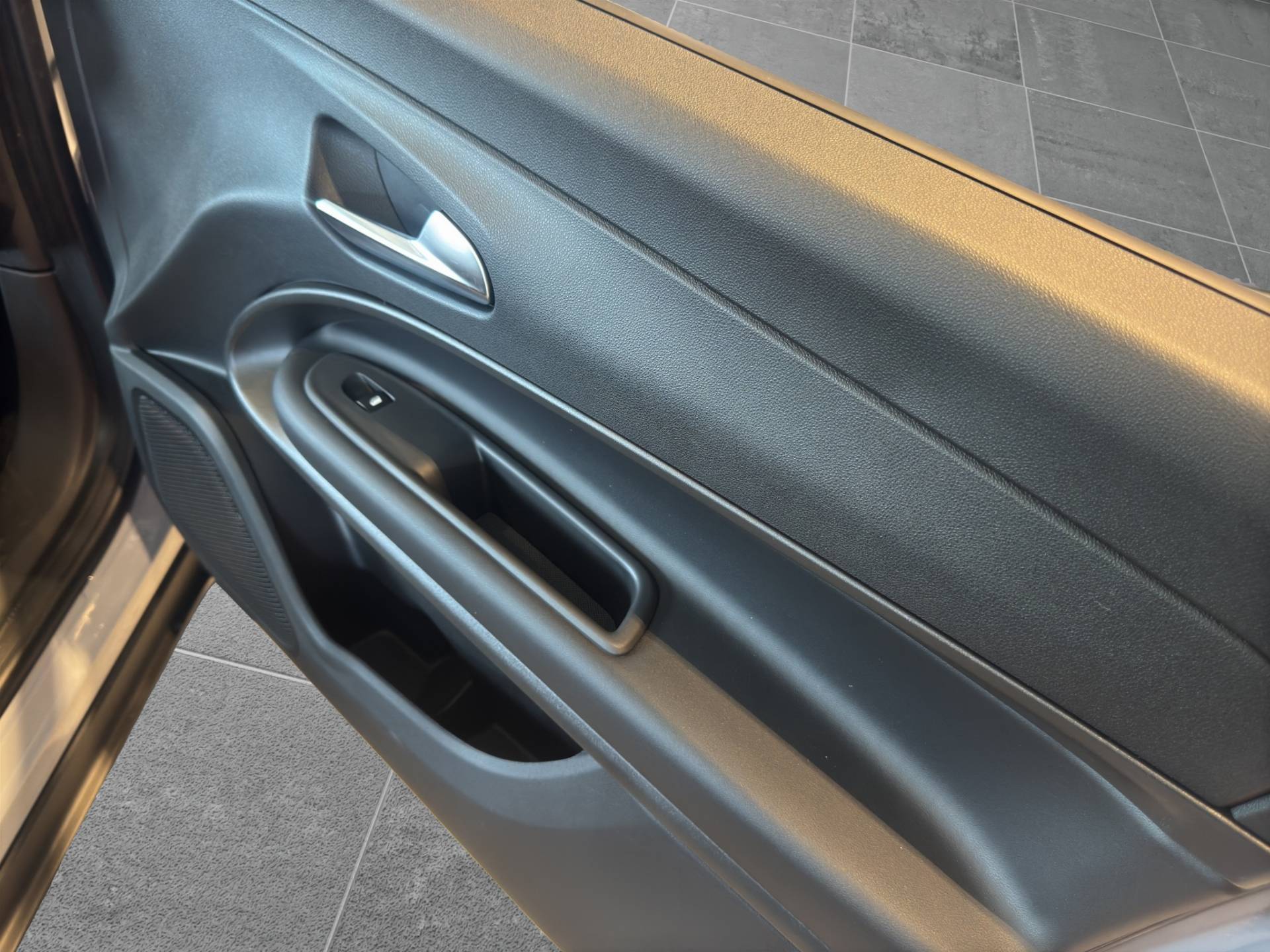 Auto Venduta - JEEP Avenger Avenger 1.2 turbo e-hybrid Altitude fwd 100cv edct6 usata in pronta consegna - Brandini