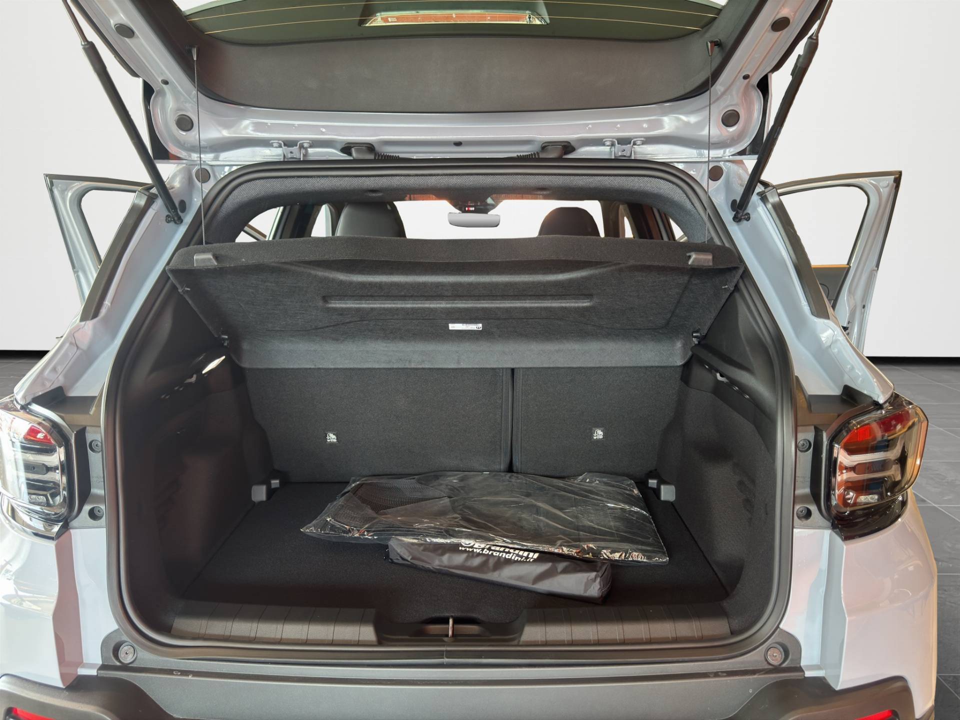 Auto Venduta - JEEP Avenger Avenger 1.2 turbo e-hybrid Altitude fwd 100cv edct6 usata in pronta consegna - Brandini