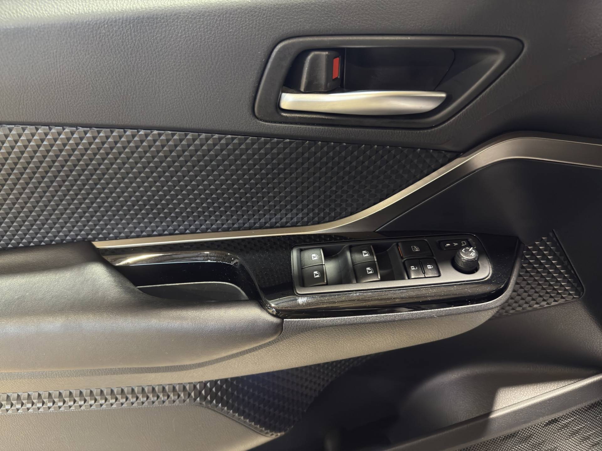 Auto Venduta - TOYOTA C-HR C-HR 1.8h Style 2wd e-cvt my19 usata in pronta consegna - Brandini