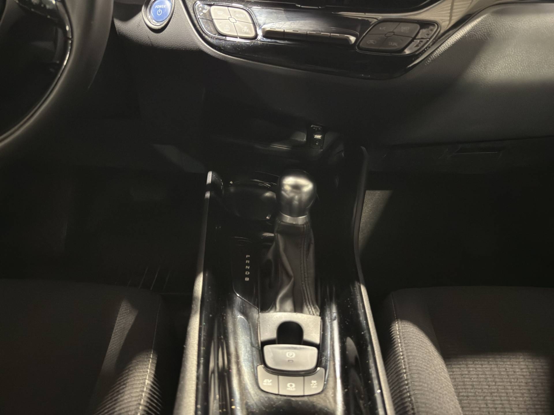 Auto Venduta - TOYOTA C-HR C-HR 1.8h Style 2wd e-cvt my19 usata in pronta consegna - Brandini