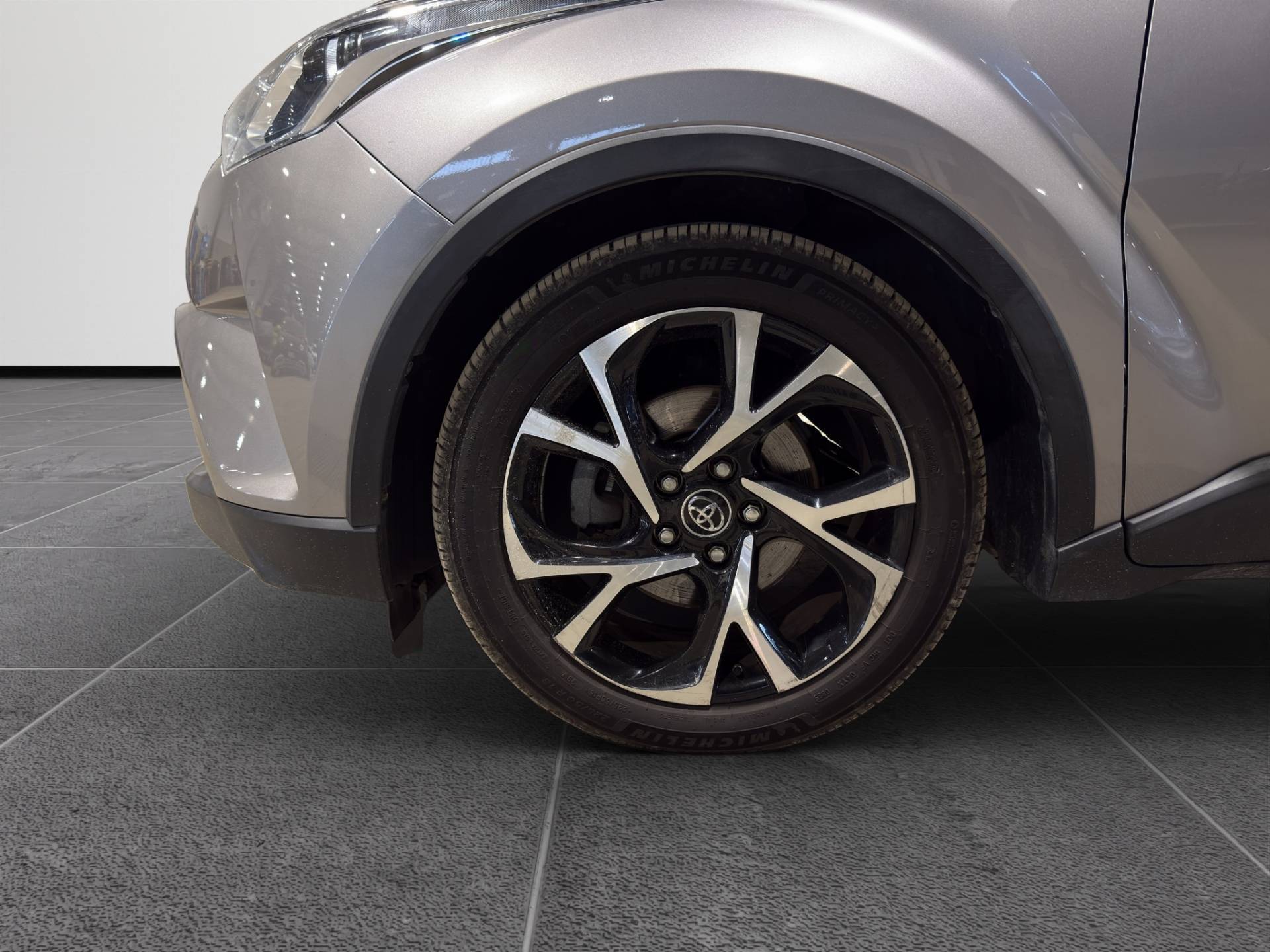 Auto Venduta - TOYOTA C-HR C-HR 1.8h Style 2wd e-cvt my19 usata in pronta consegna - Brandini