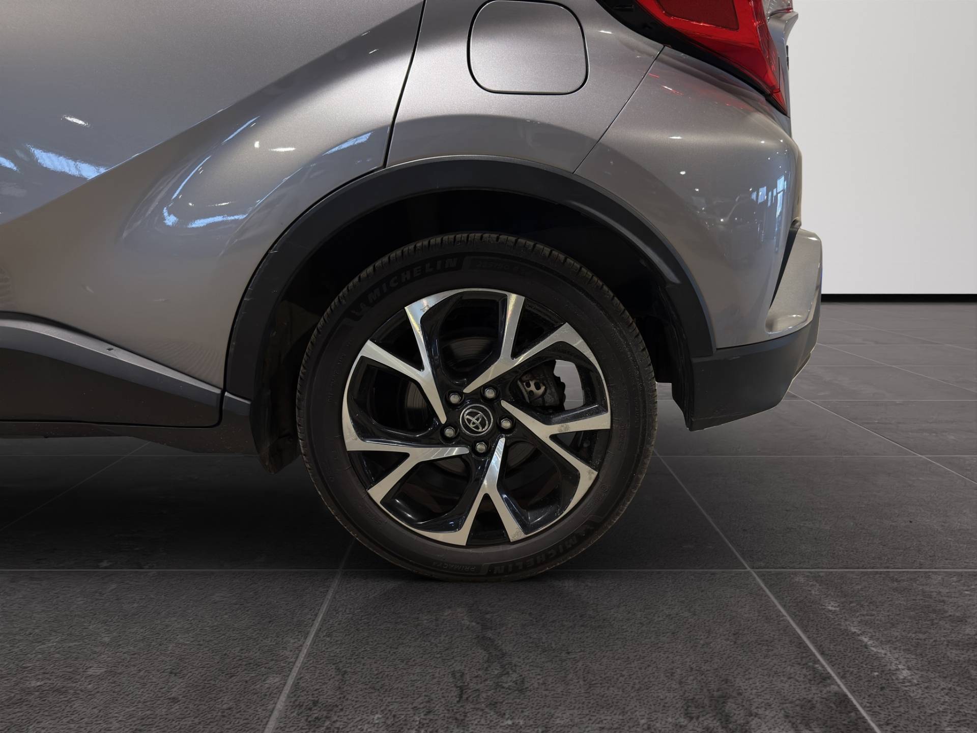 Auto Venduta - TOYOTA C-HR C-HR 1.8h Style 2wd e-cvt my19 usata in pronta consegna - Brandini