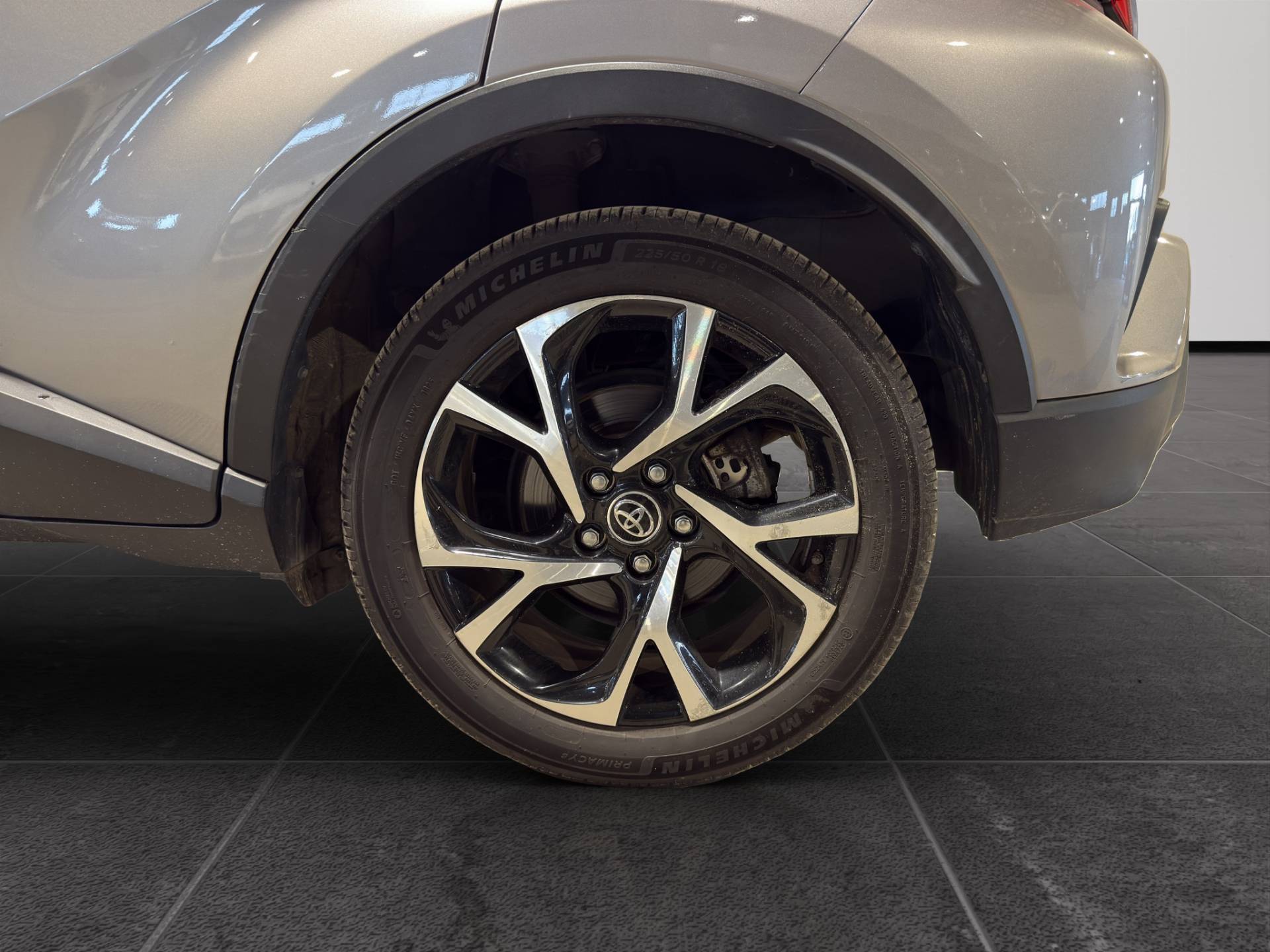 Auto Venduta - TOYOTA C-HR C-HR 1.8h Style 2wd e-cvt my19 usata in pronta consegna - Brandini