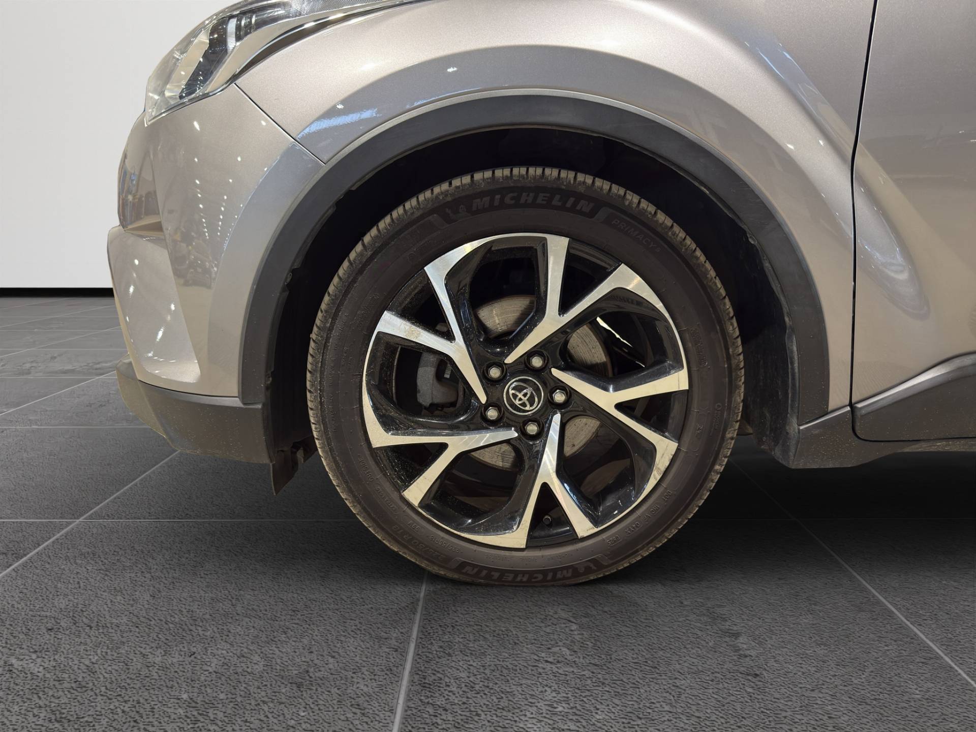 Auto Venduta - TOYOTA C-HR C-HR 1.8h Style 2wd e-cvt my19 usata in pronta consegna - Brandini