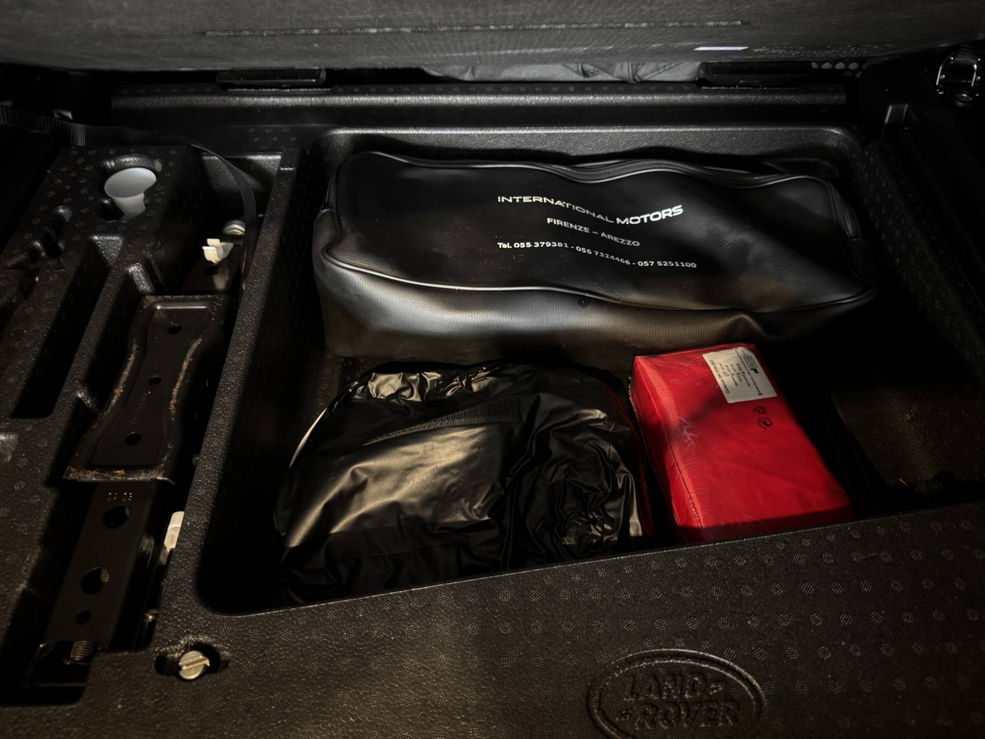 Auto Venduta - LAND ROVER Defender Defender 110 3.0d i6 mhev X-Dynamic SE awd 200cv AUTOCARRO usata in pronta consegna - Brandini
