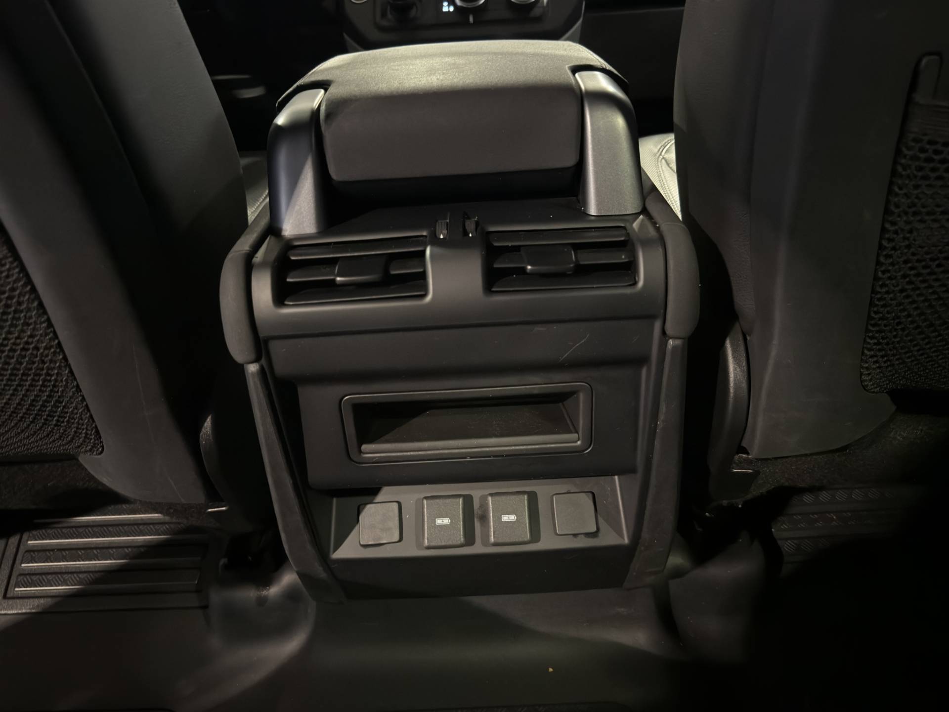 Auto Venduta - LAND ROVER Defender Defender 110 3.0d i6 mhev X-Dynamic SE awd 200cv AUTOCARRO usata in pronta consegna - Brandini