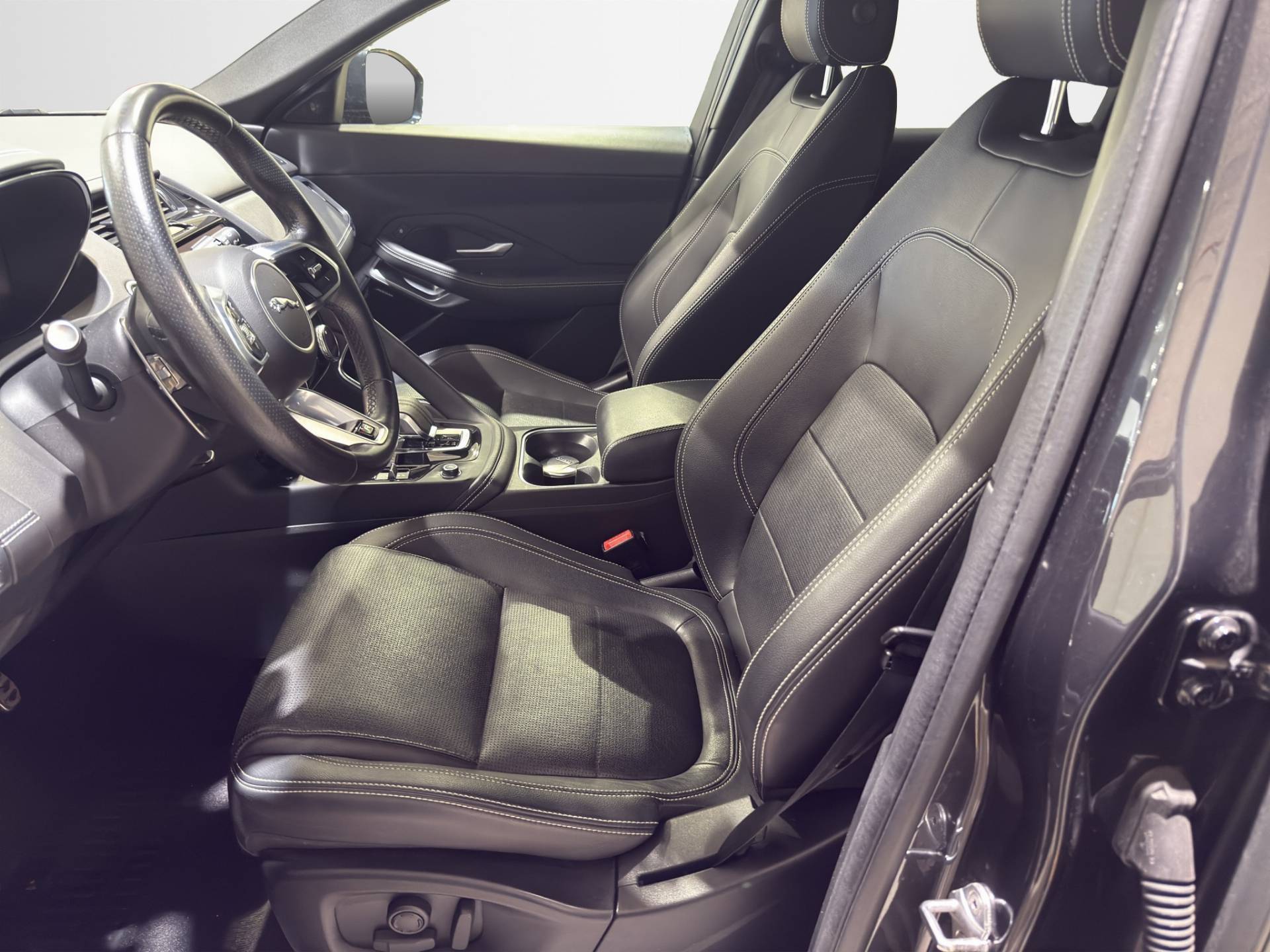 JAGUAR E-Pace E-Pace 2.0d i4 mhev R-Dynamic SE awd 163cv auto usata in pronta consegna - Brandini