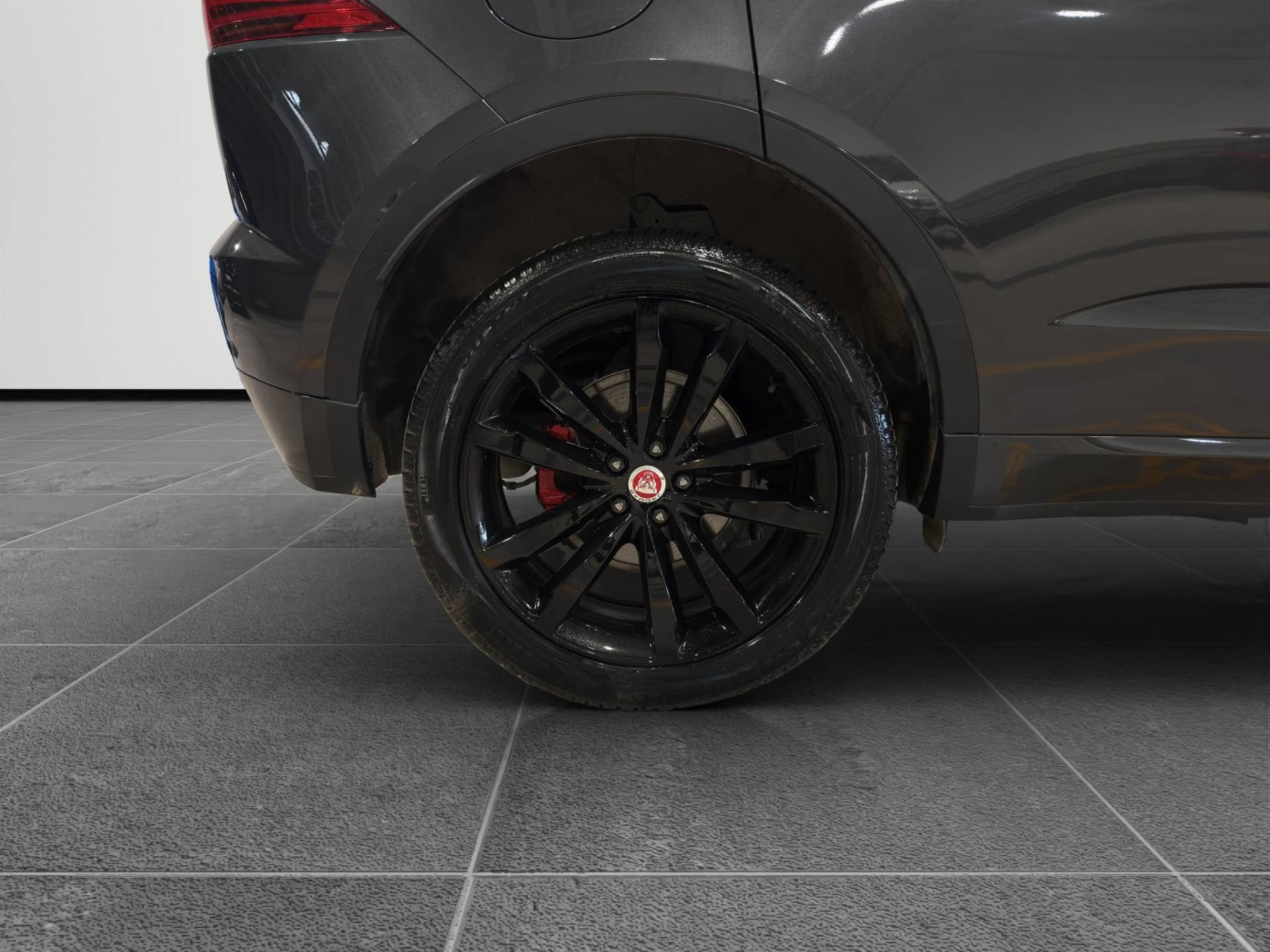 JAGUAR E-Pace E-Pace 2.0d i4 mhev R-Dynamic SE awd 163cv auto usata in pronta consegna - Brandini