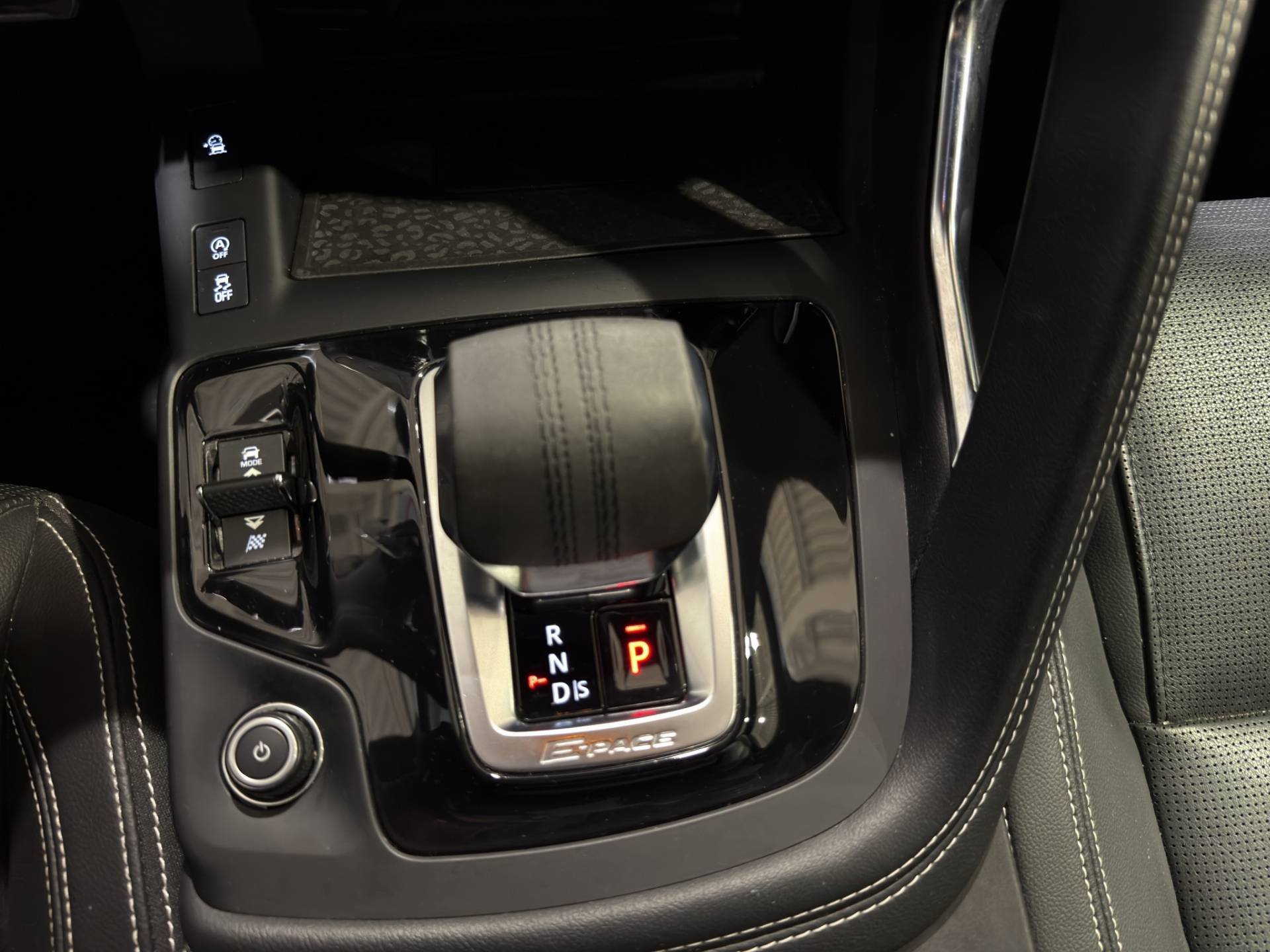 JAGUAR E-Pace E-Pace 2.0d i4 mhev R-Dynamic SE awd 163cv auto usata in pronta consegna - Brandini