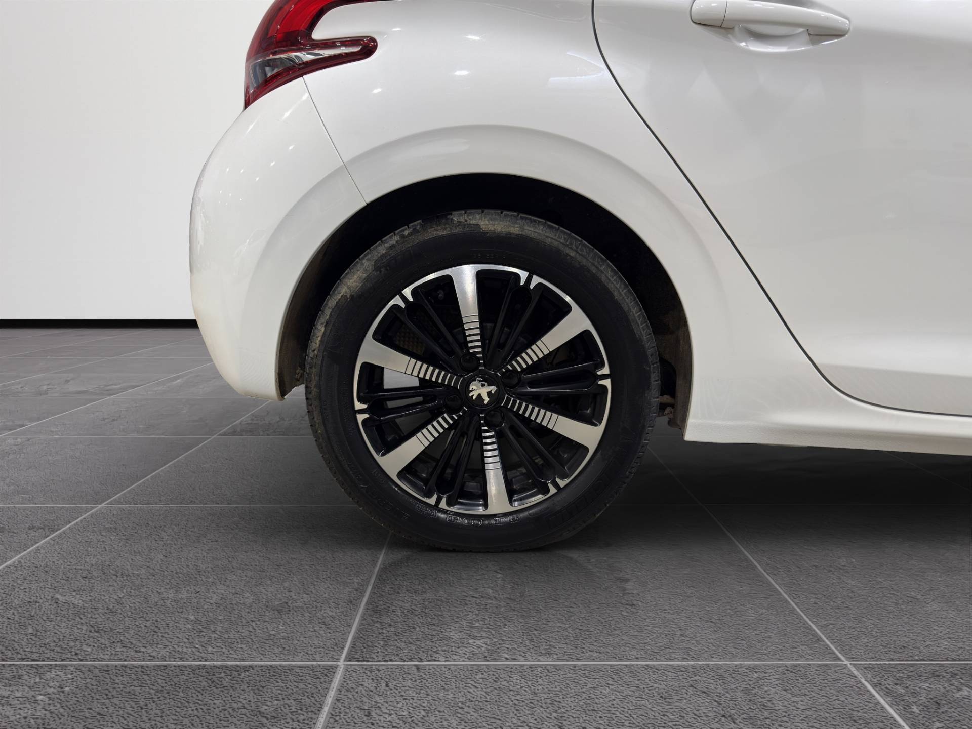 PEUGEOT 208 208 1.2 puretech Signature s&s 82cv 5p usata in pronta consegna - Brandini