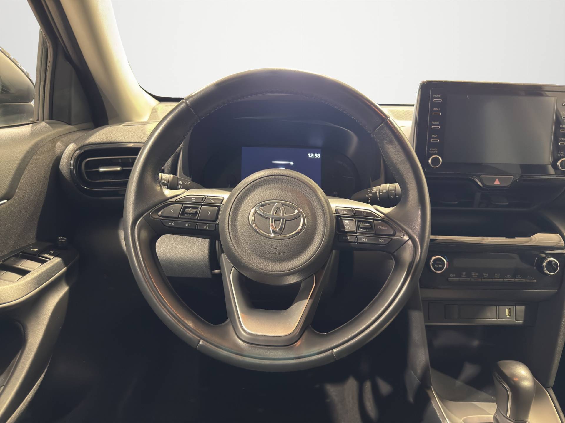 TOYOTA Yaris Cross Yaris Cross 1.5h Business fwd 116cv e-cvt usata in pronta consegna - Brandini