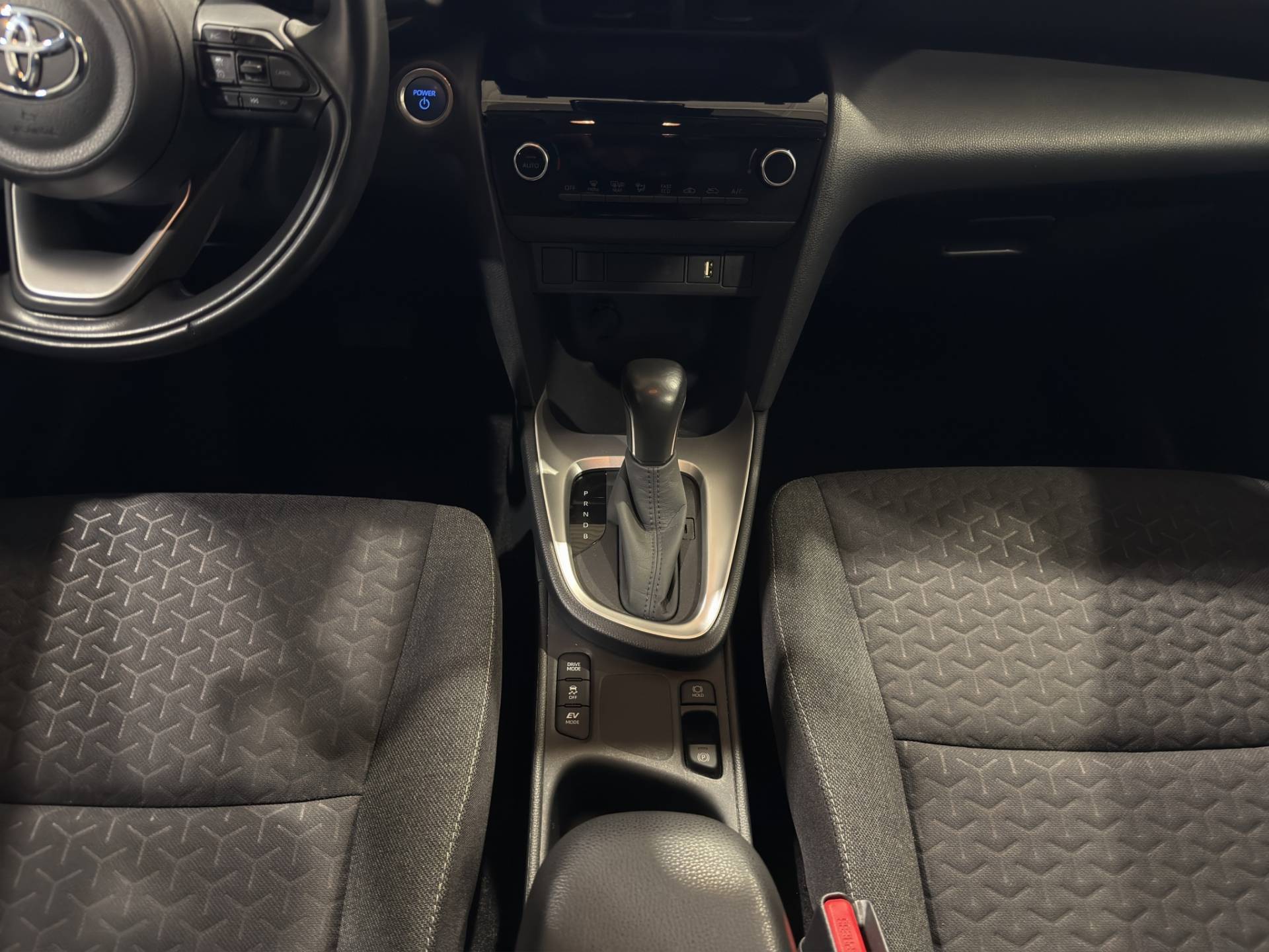 TOYOTA Yaris Cross Yaris Cross 1.5h Business fwd 116cv e-cvt usata in pronta consegna - Brandini