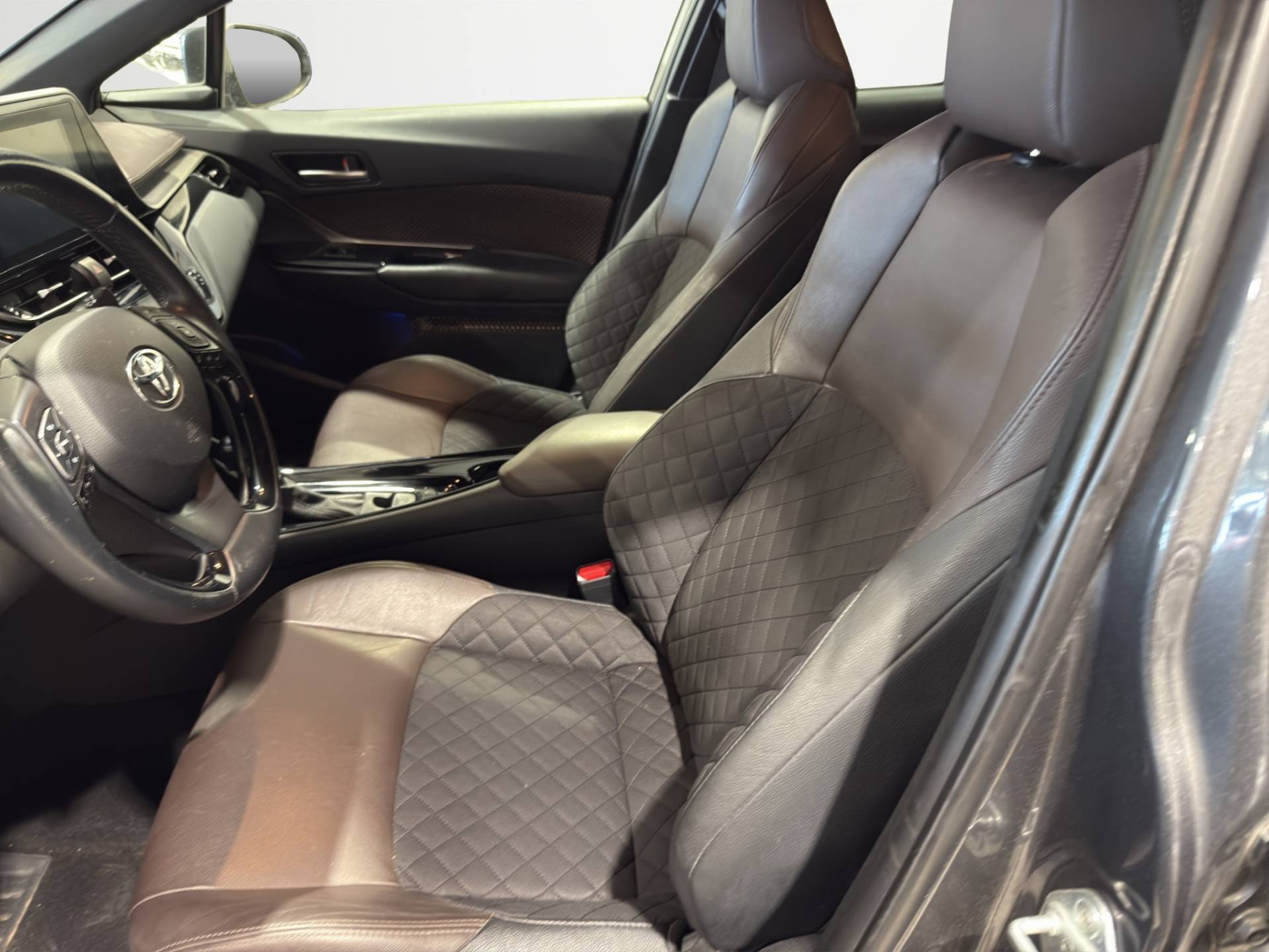 Auto Venduta - TOYOTA C-HR C-HR 1.8h Lounge 2wd e-cvt my18 usata in pronta consegna - Brandini