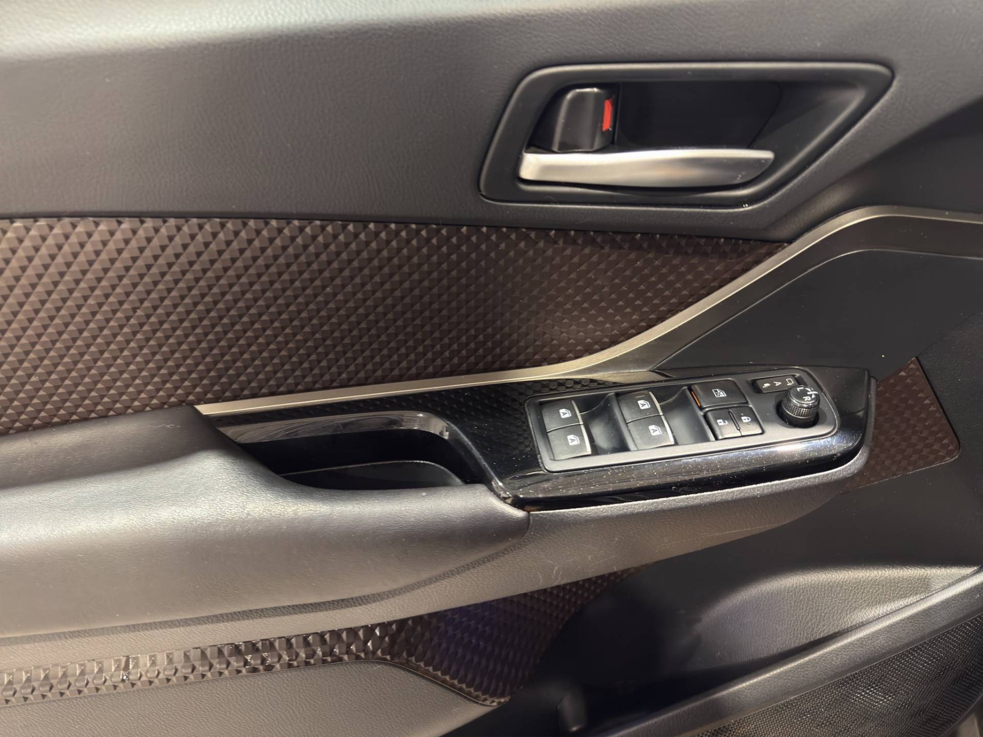 Auto Venduta - TOYOTA C-HR C-HR 1.8h Lounge 2wd e-cvt my18 usata in pronta consegna - Brandini