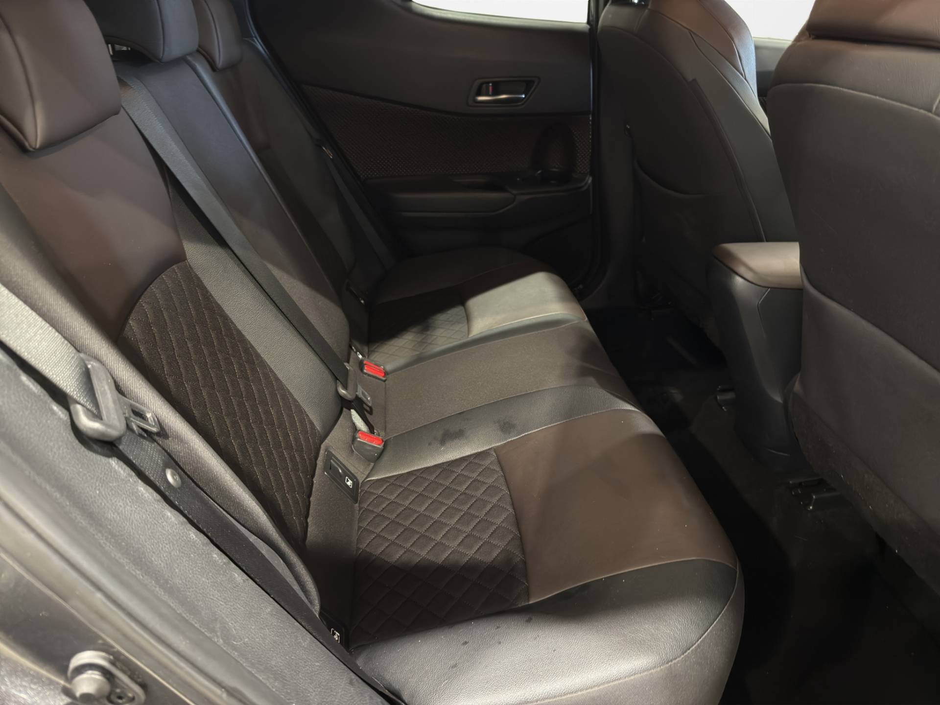 Auto Venduta - TOYOTA C-HR C-HR 1.8h Lounge 2wd e-cvt my18 usata in pronta consegna - Brandini