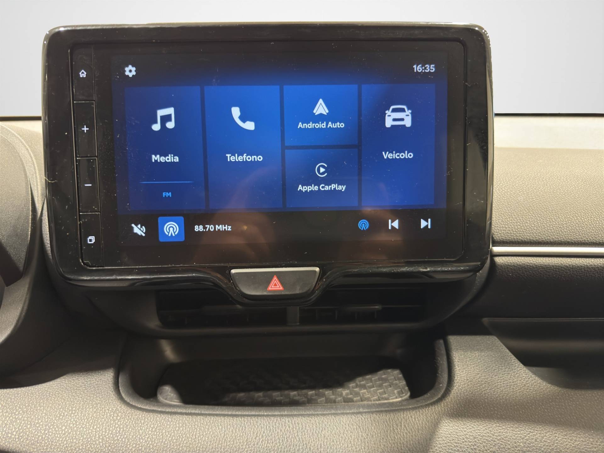 Auto Venduta - TOYOTA Yaris Yaris 1.5h Trend usata in pronta consegna - Brandini