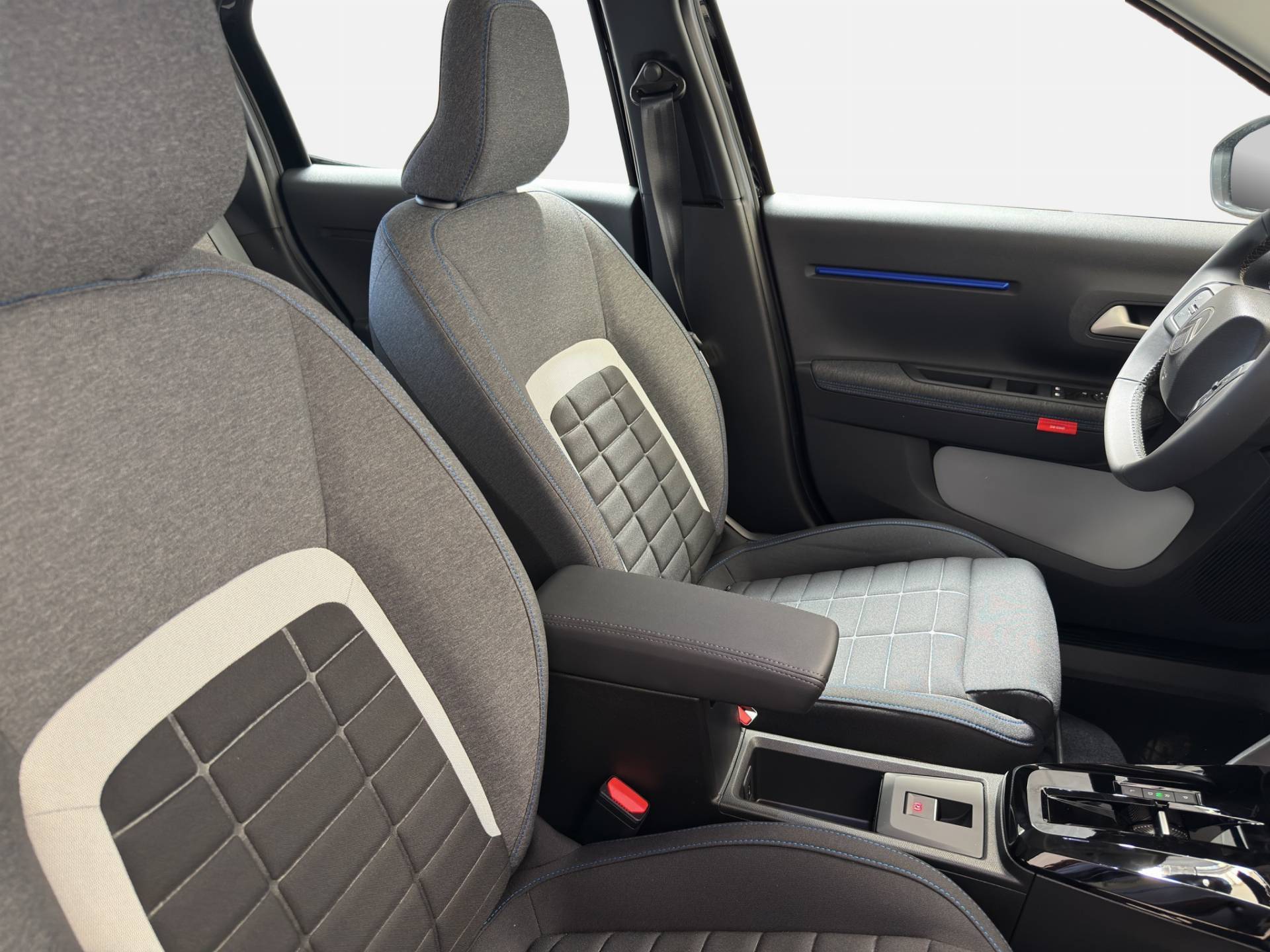 Auto Venduta - CITROEN C3 C3 1.2 hybrid Plus 100cv e-dct usata in pronta consegna - Brandini